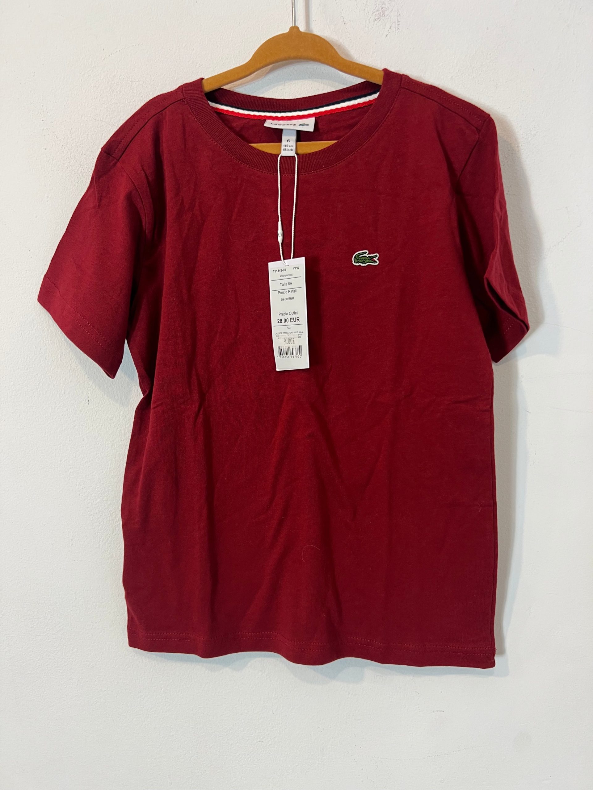 LACOSTE. Camiseta burdeos logo. T 6 años