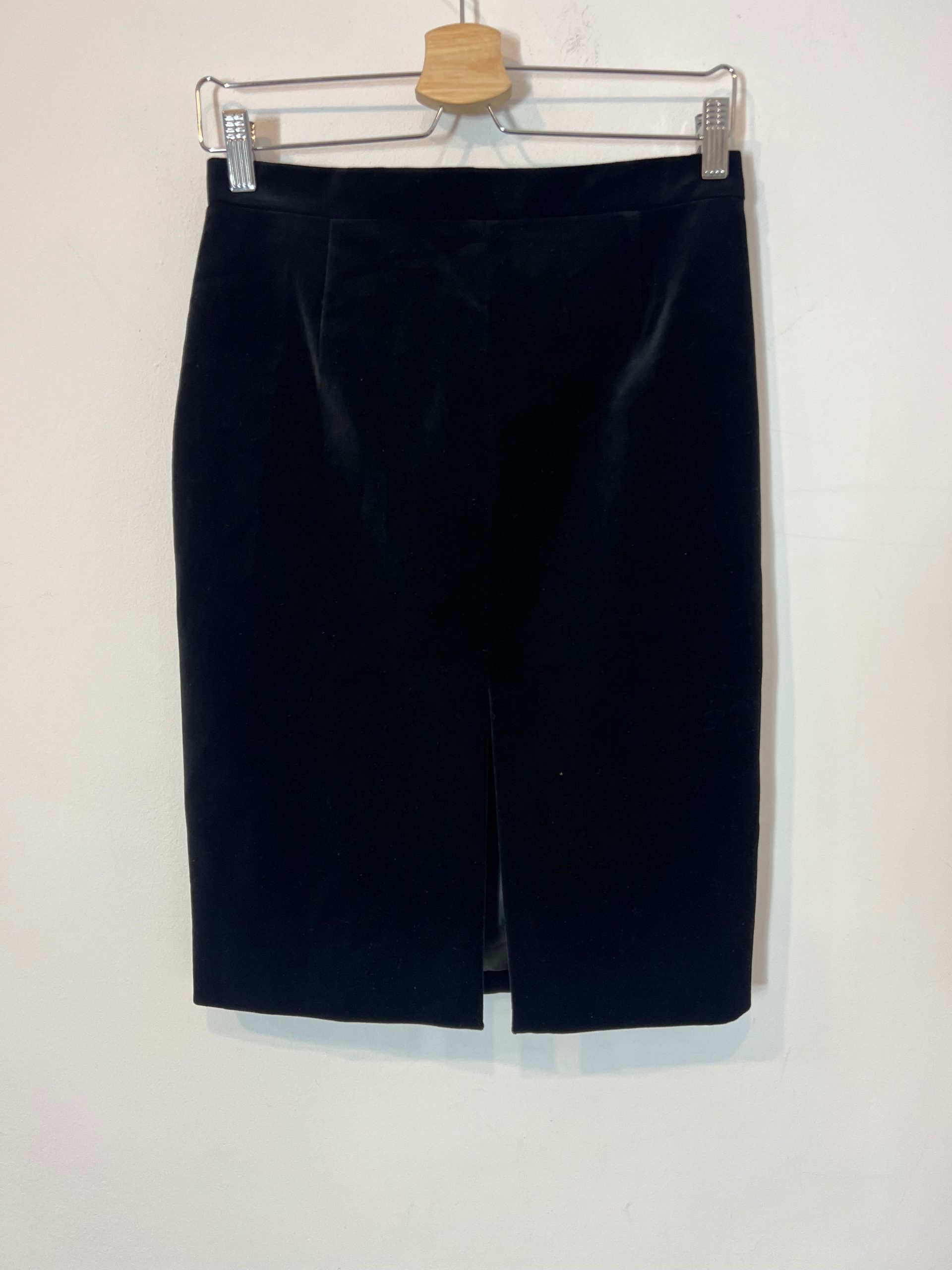 ZARA. Falda negra terciopelo T.s