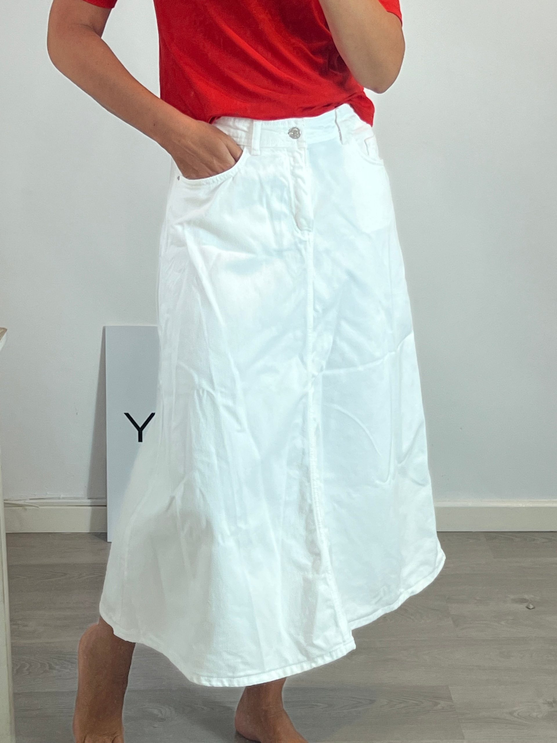 ZARA. Falda blanca denim midi. T M