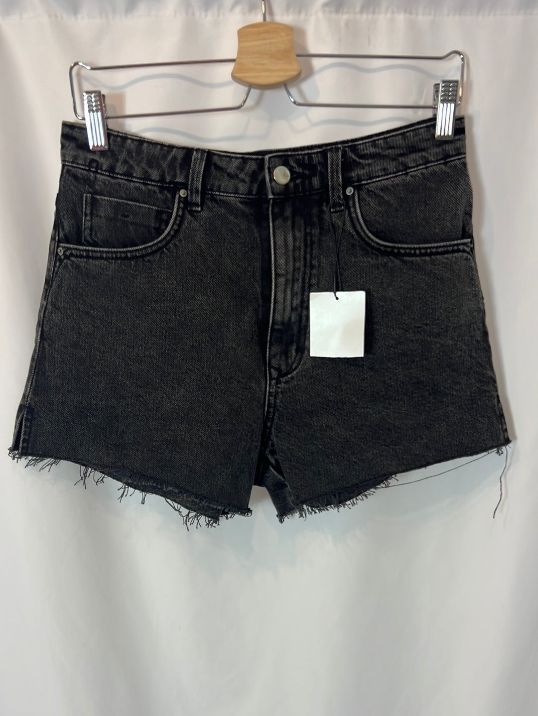 ZARA. Denim shorts gris oscuro. T 38