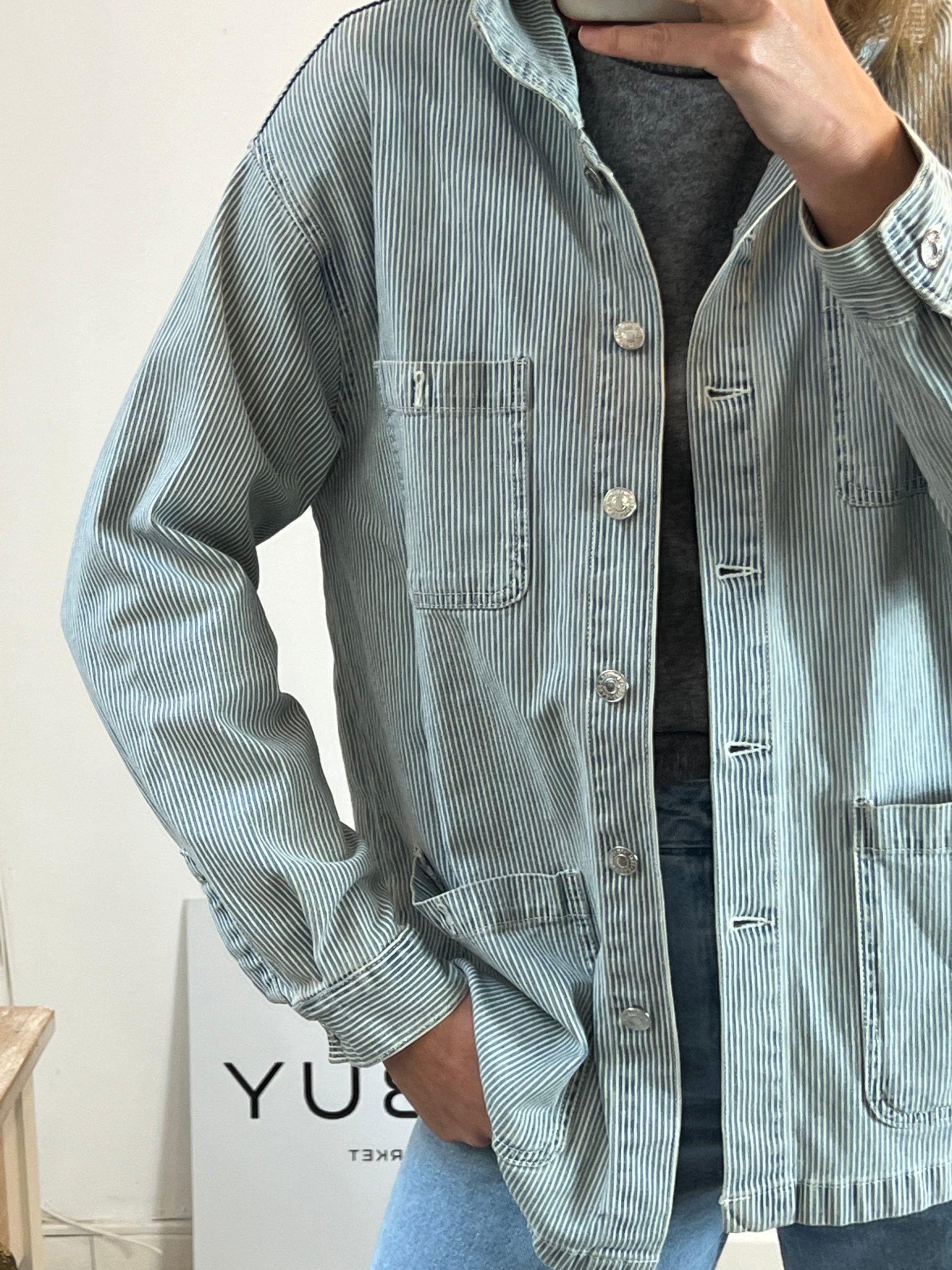 PULL&BEAR. Chaqueta rayas bolsillos. T S