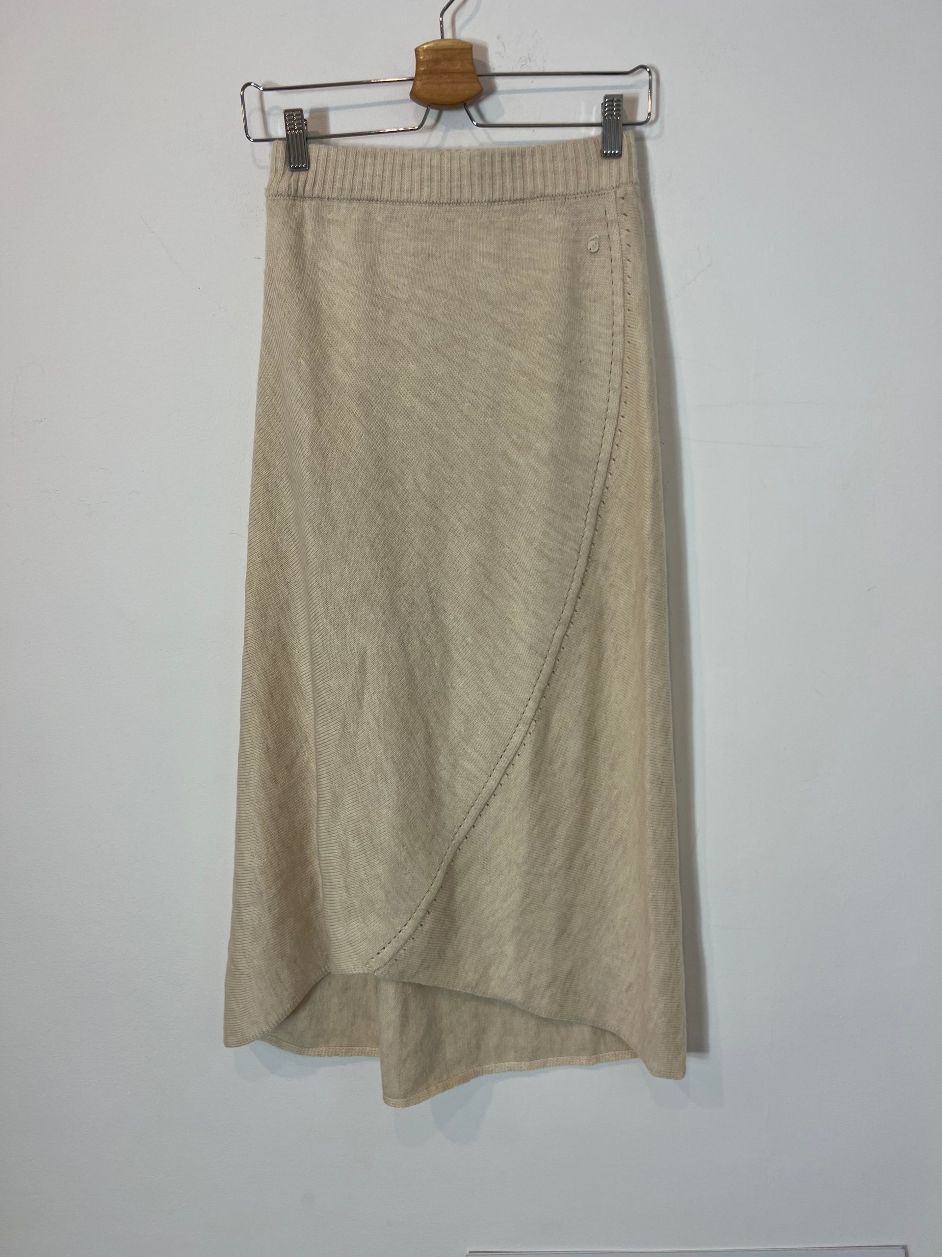 SCALPERS. Falda midi punto T.s