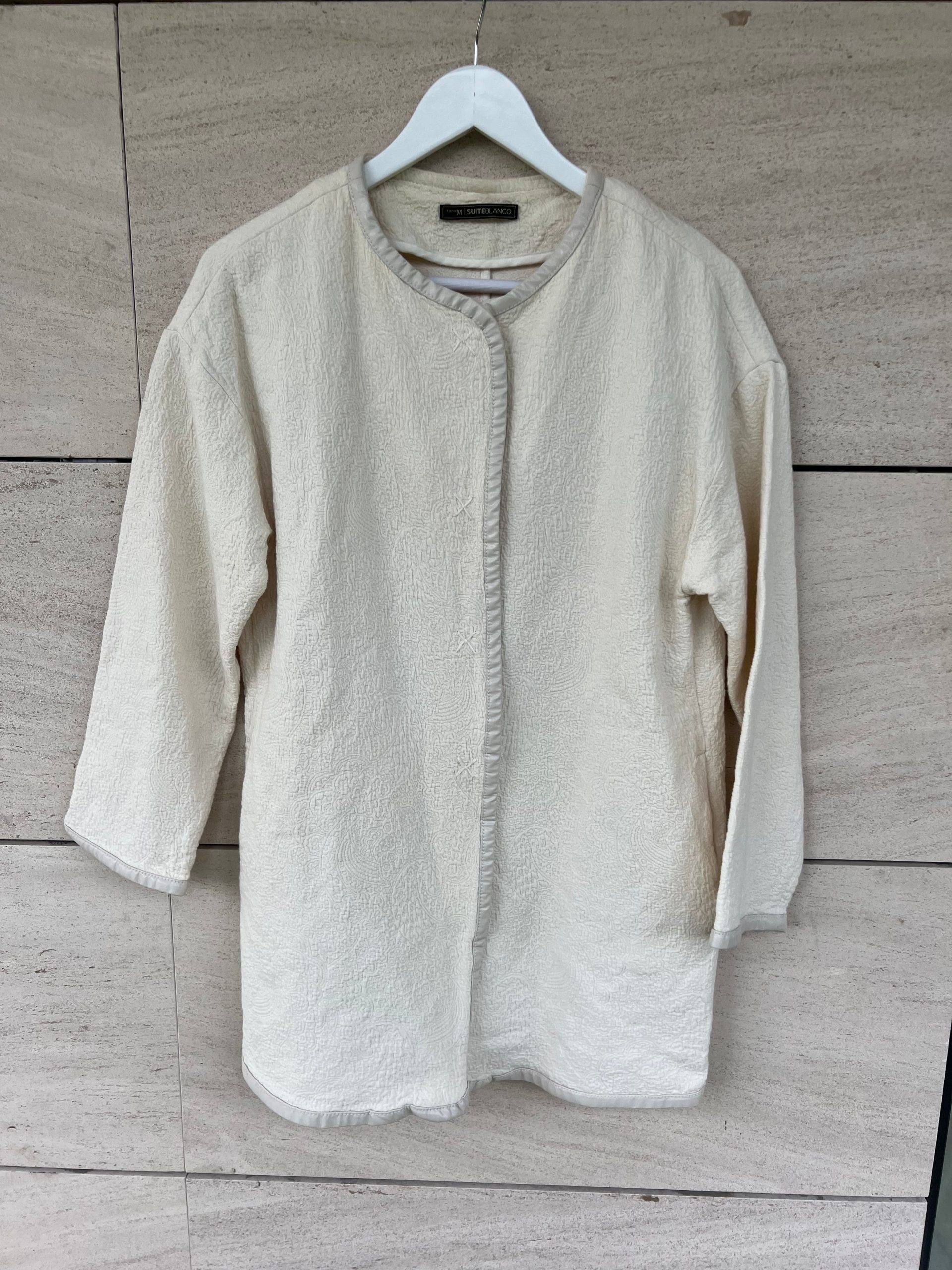 BLANCO. Chaqueta blanca textura T.m