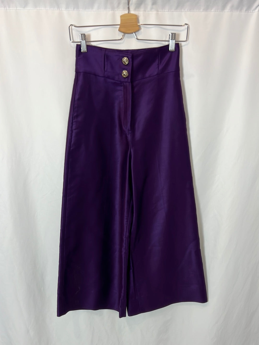 UTERQÜE. Pantalón culotte berenjena. T XS