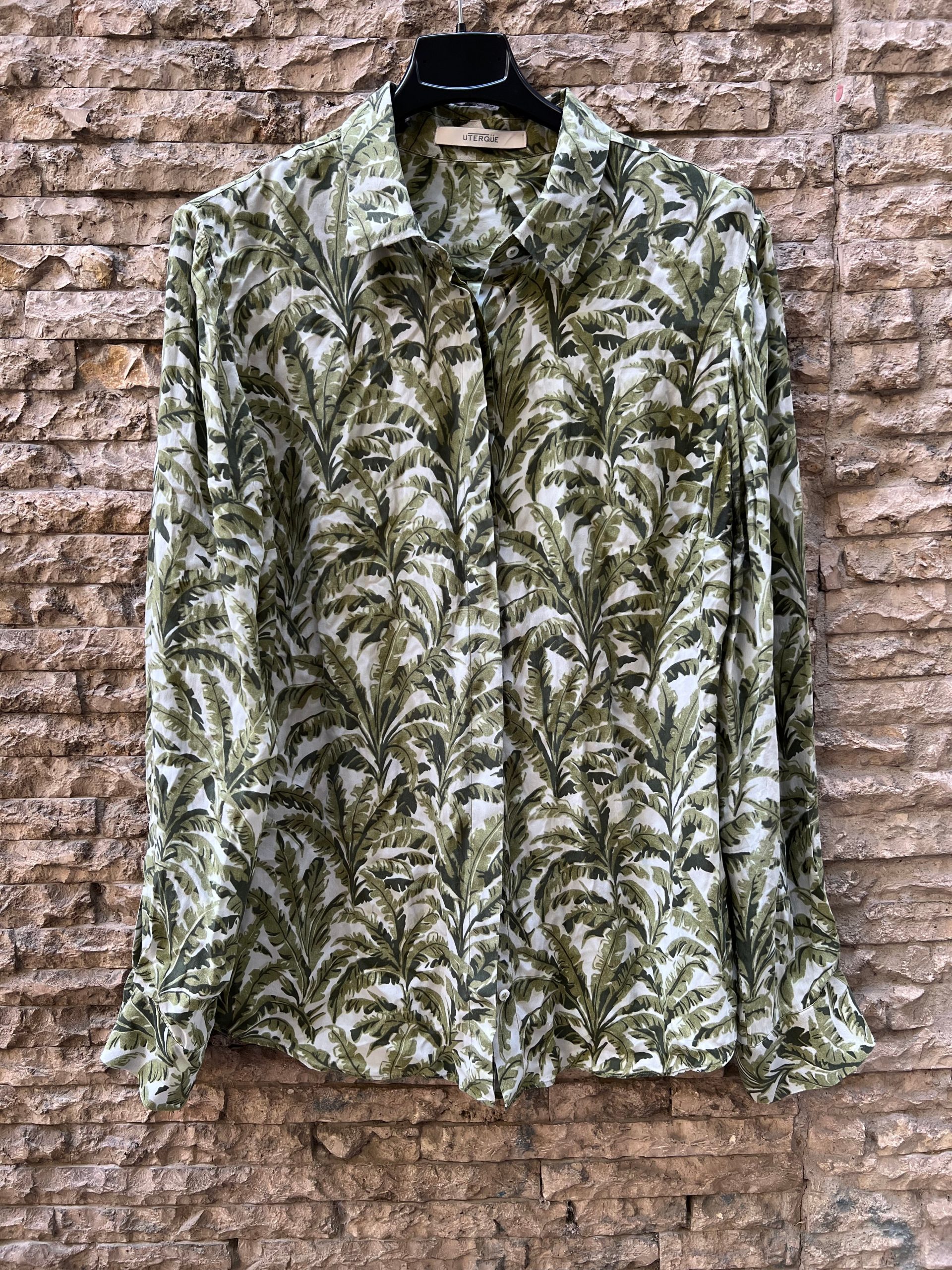 UTERQÜE. Blusa verde hojas seda T.m