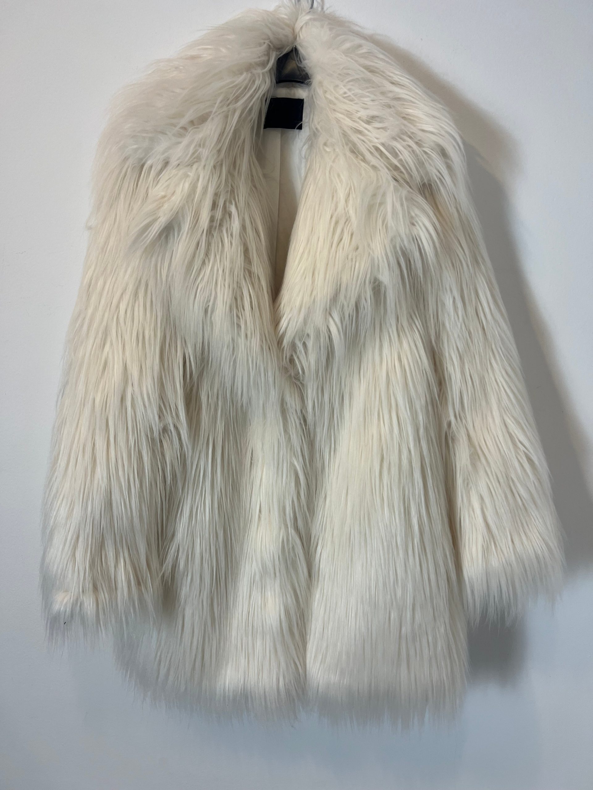 C&A. Abrigo pelo color crudo. T S