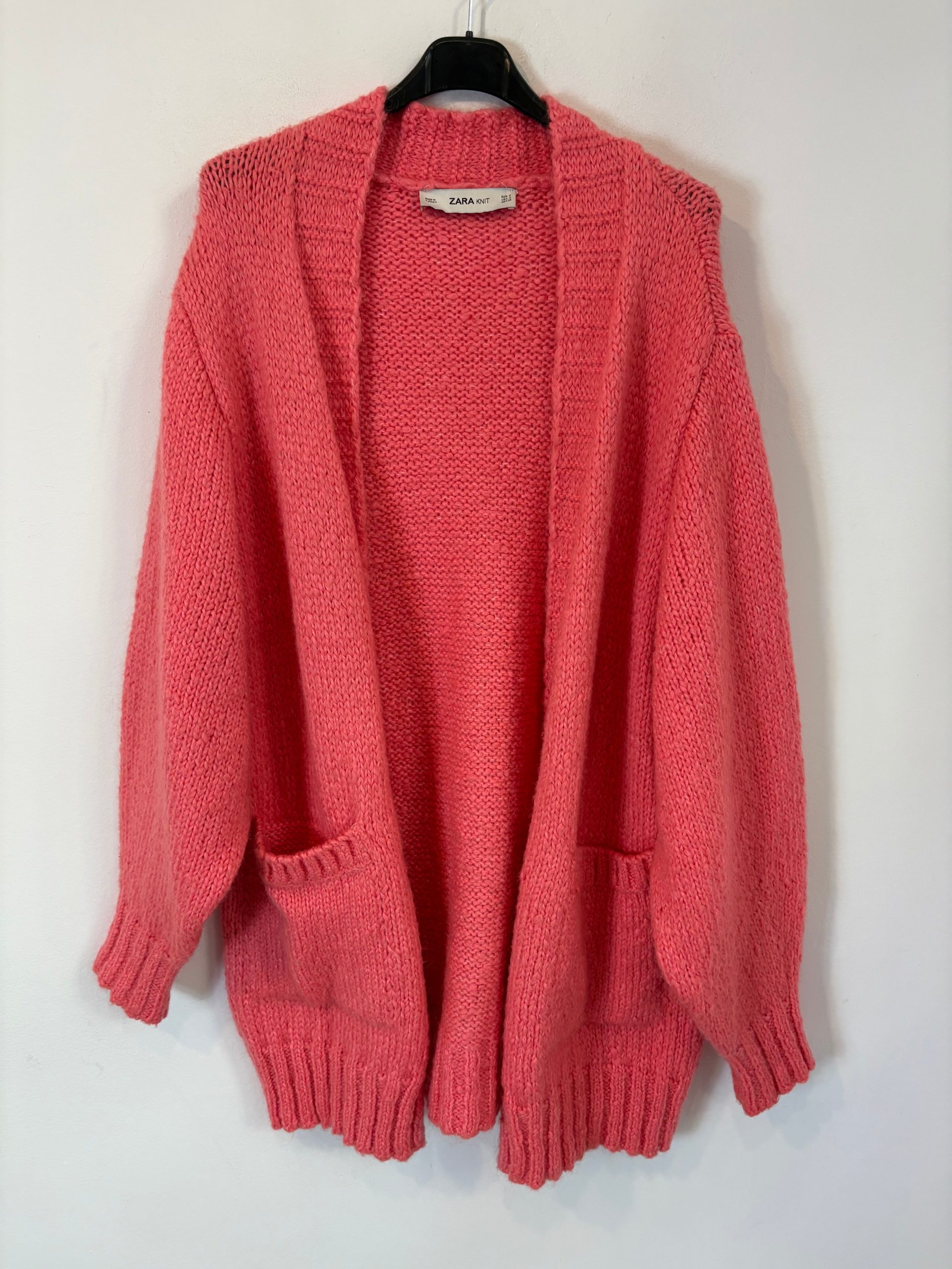 ZARA. Chaqueta punto grueso fucsia. T S