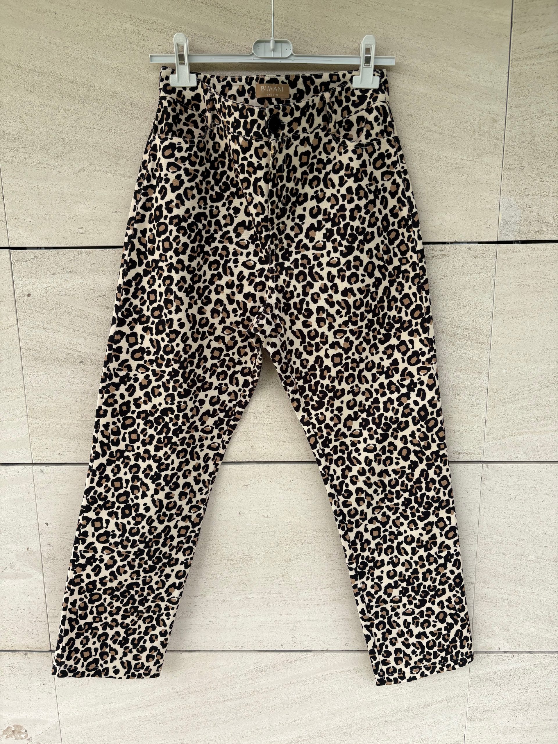 BIMANI. Pantalón animal print. T 38