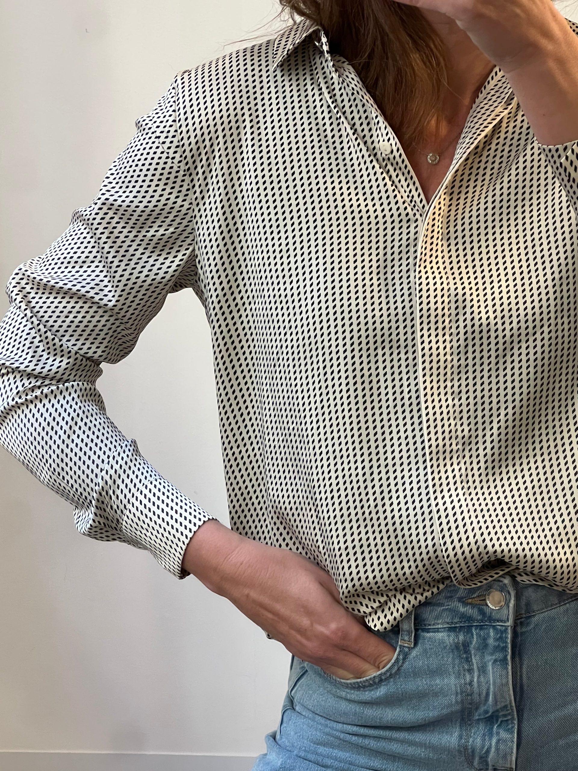 H&M. Blusa satinada beige estampada. T S