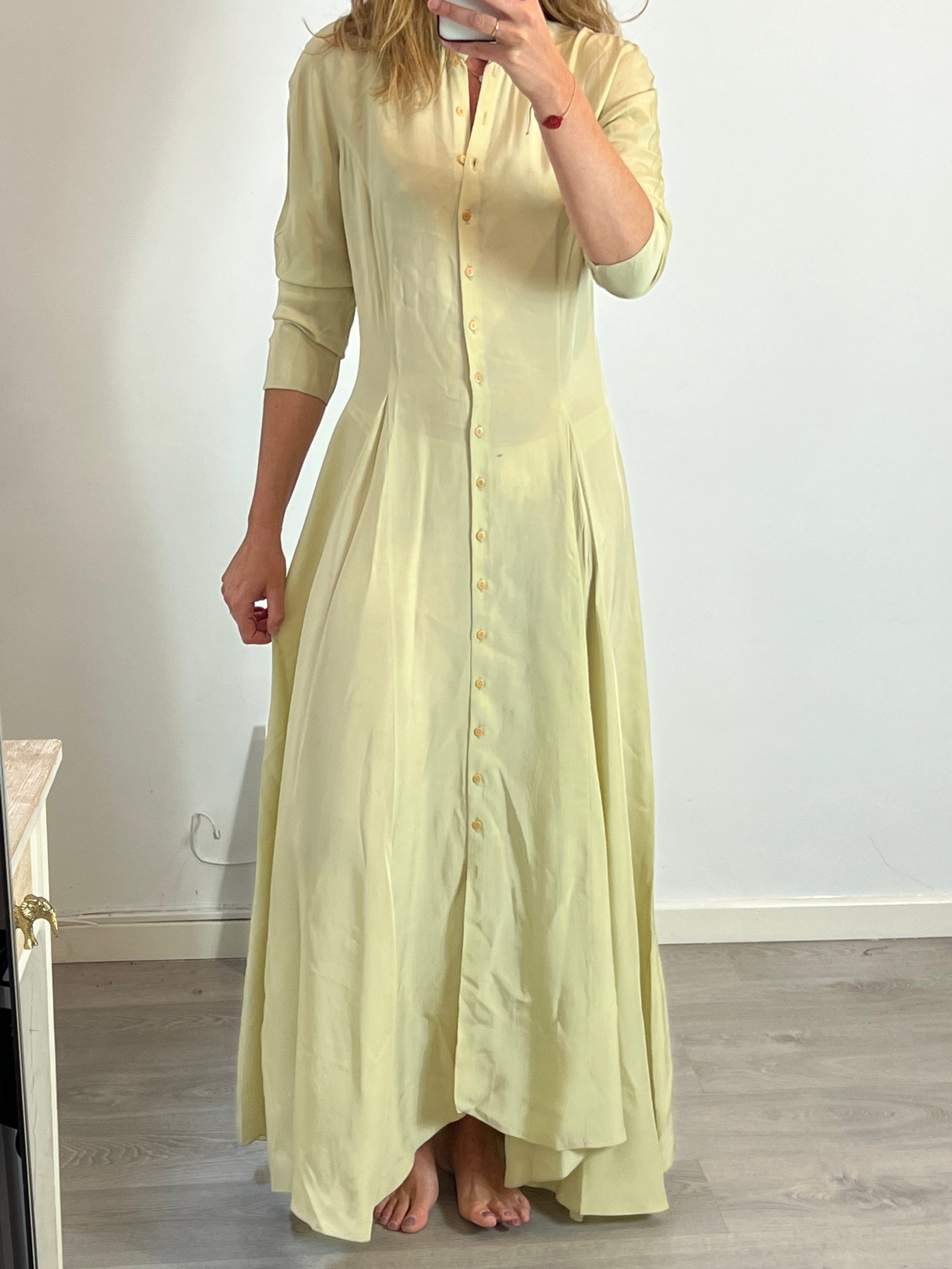 CORTANA. Vestido largo beige abotonado. T 38