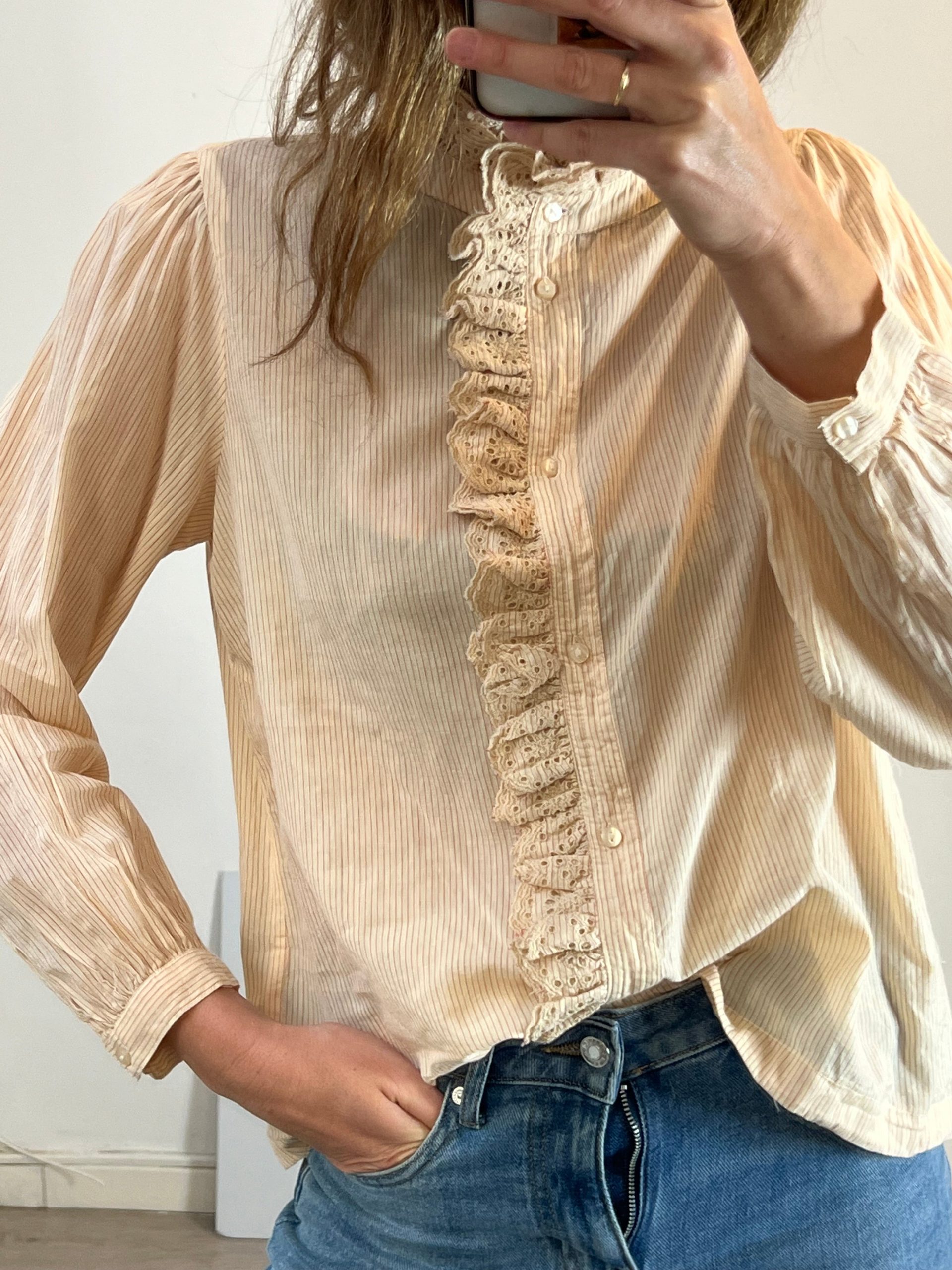 SFERA. Blusa beige volante bordados. T M