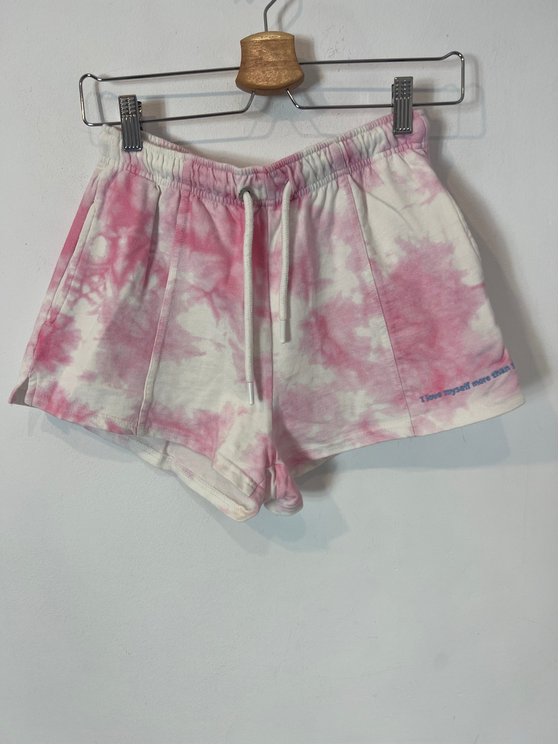 BERSHKA. Pantalón corto tie dye. T M (XS/S)