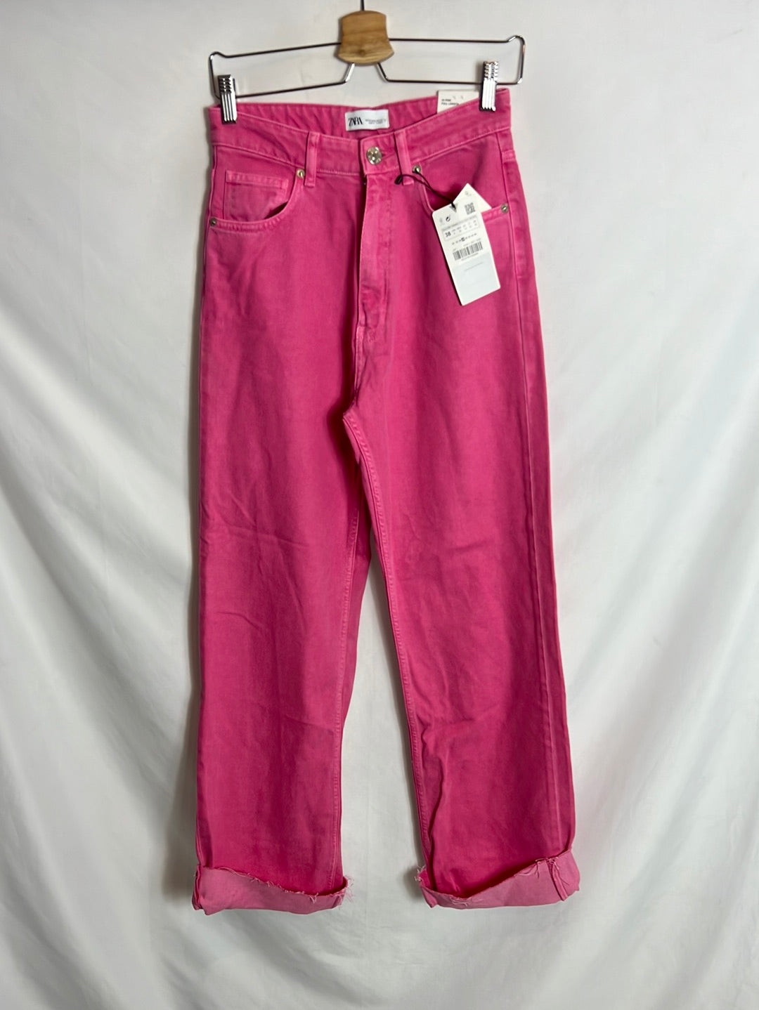 ZARA. Pantalón rosa recto T.38