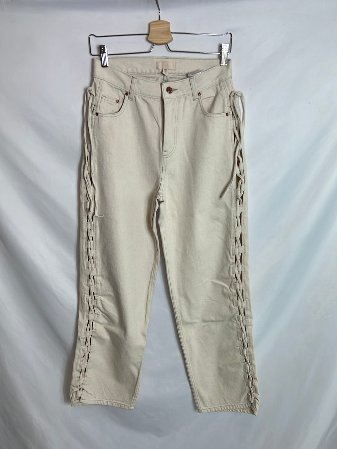 H&M. Denim beige para ancha detalle lateral. T 38
