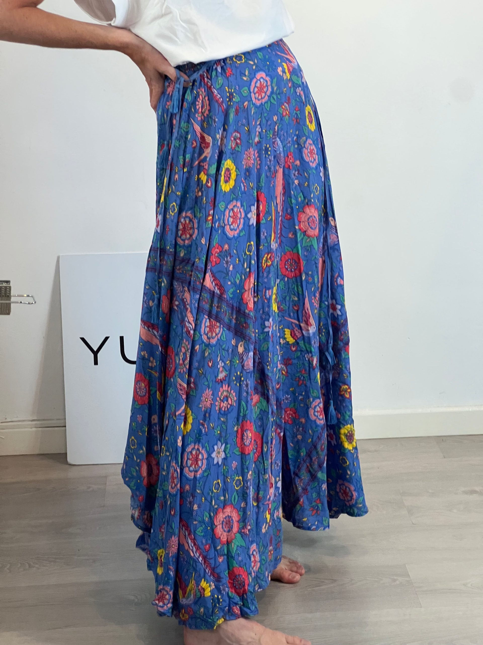 SPELL. Falda larga azul flores T.xs