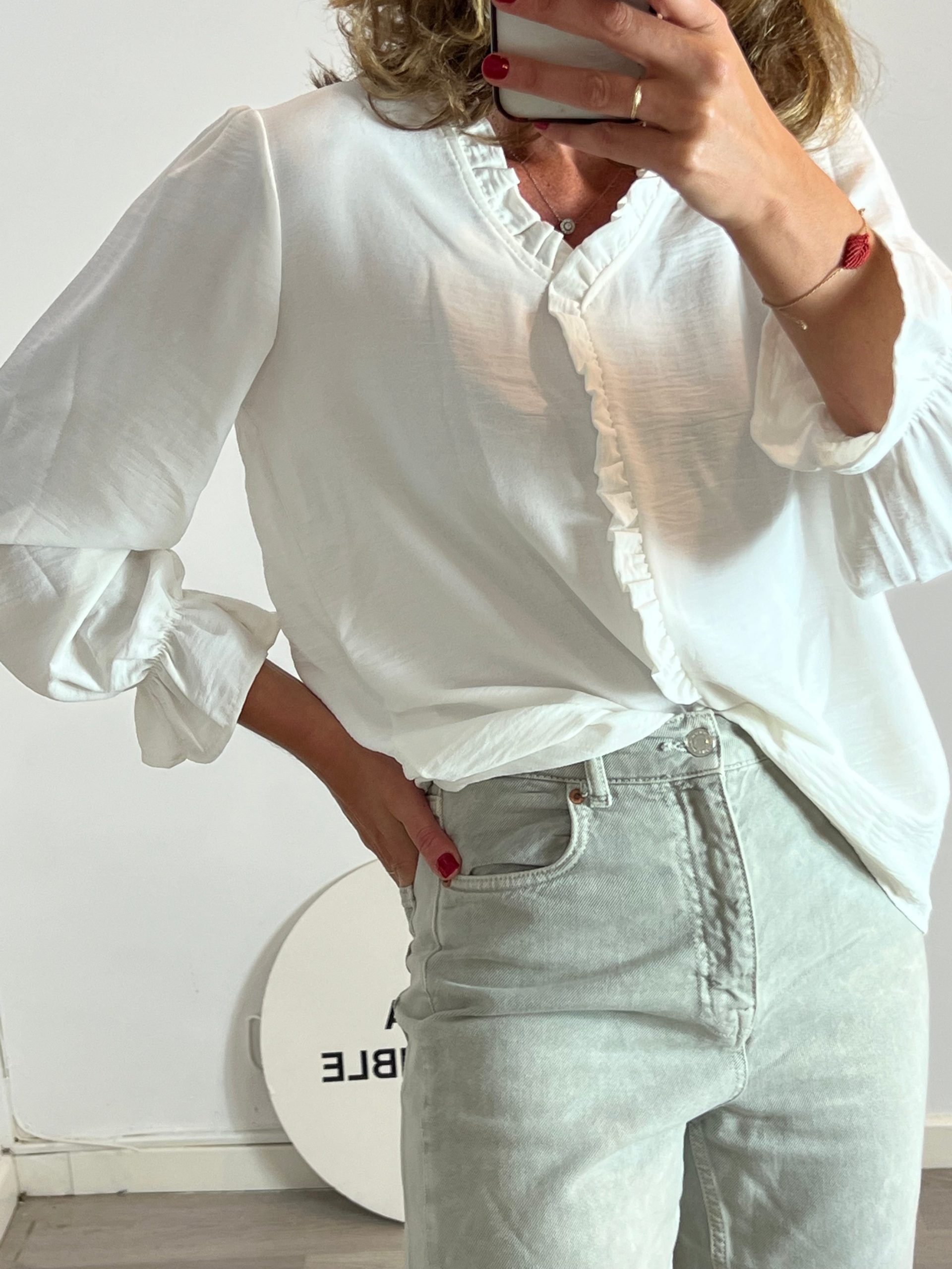 RENATTA&GO. Blusa blanca detalle volante. T M