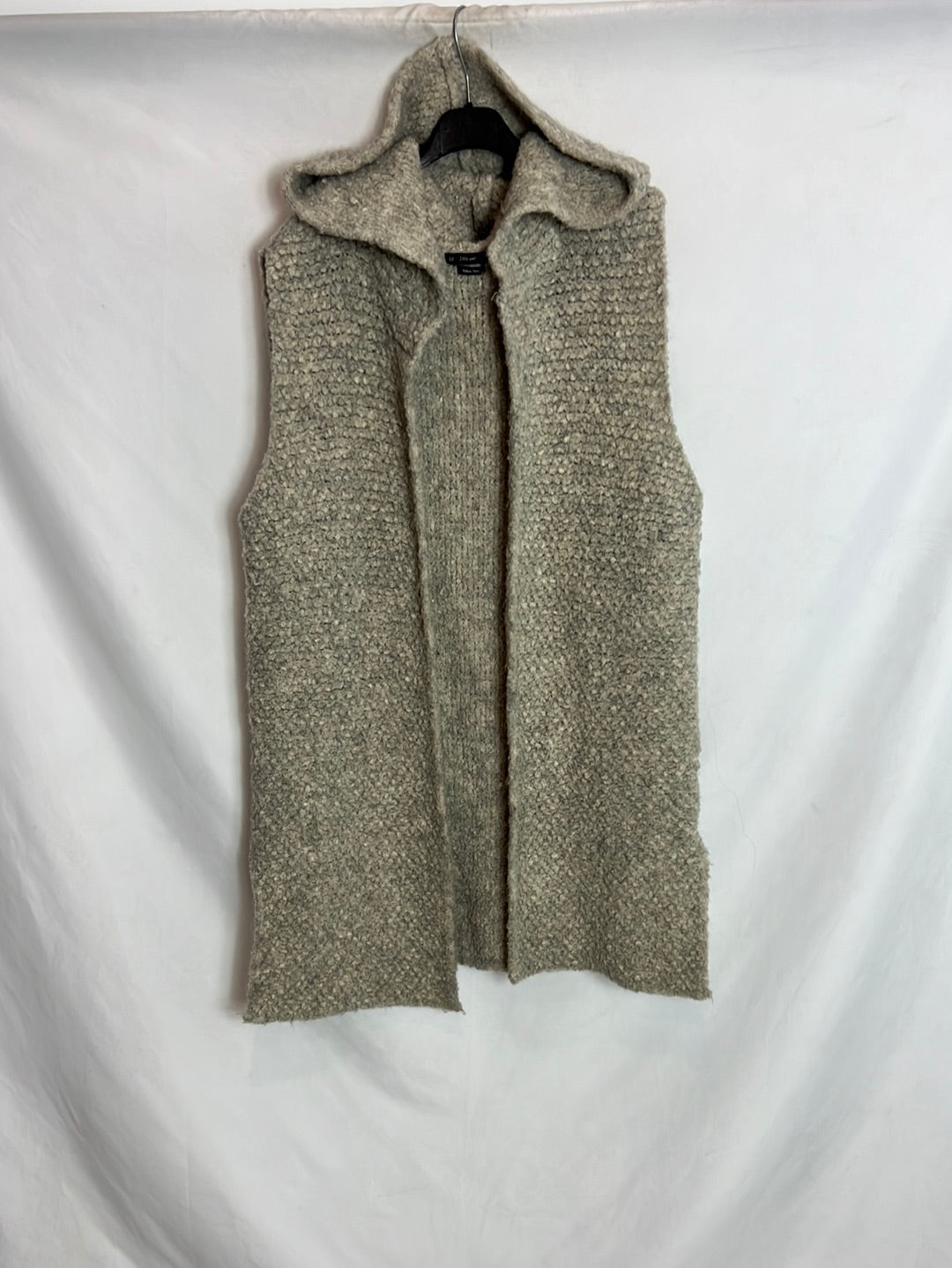 ZARA. Chaleco punto gordo gris. T M