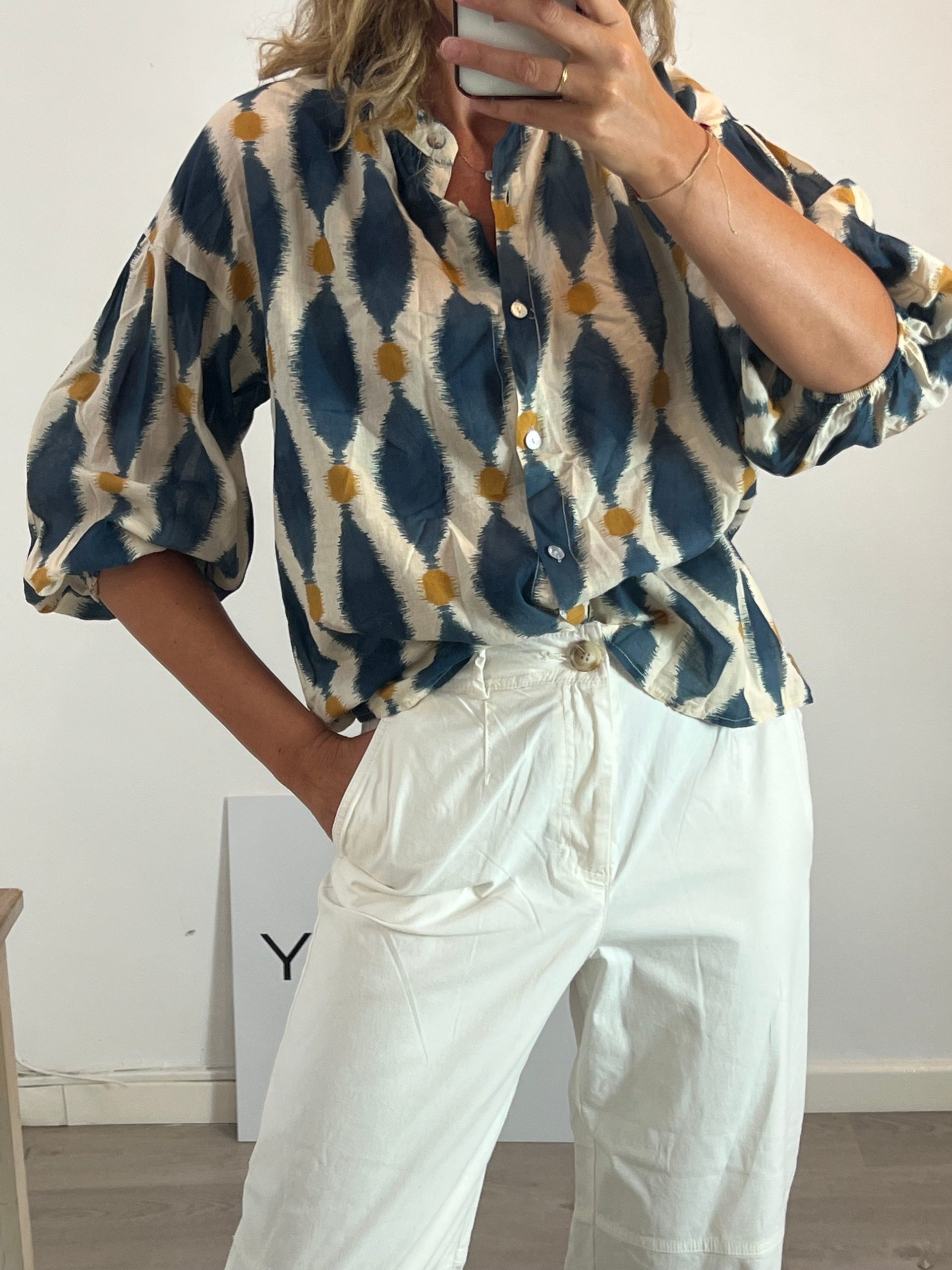 ZÚA. Blusa estampada cuello mao. TU (M)