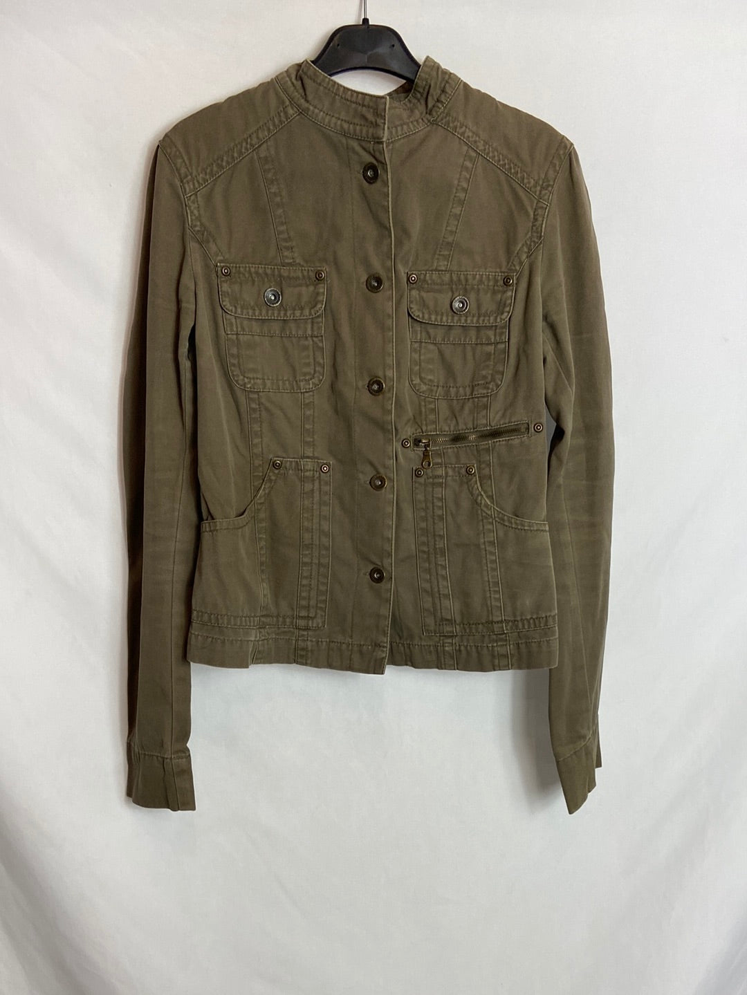 STRADIVARIUS. Cazadora verde bolsillos T.M