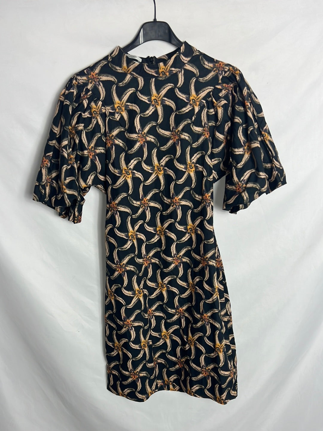 SCOTCH&SODA. Vestido negro mangas abullonadas. T S