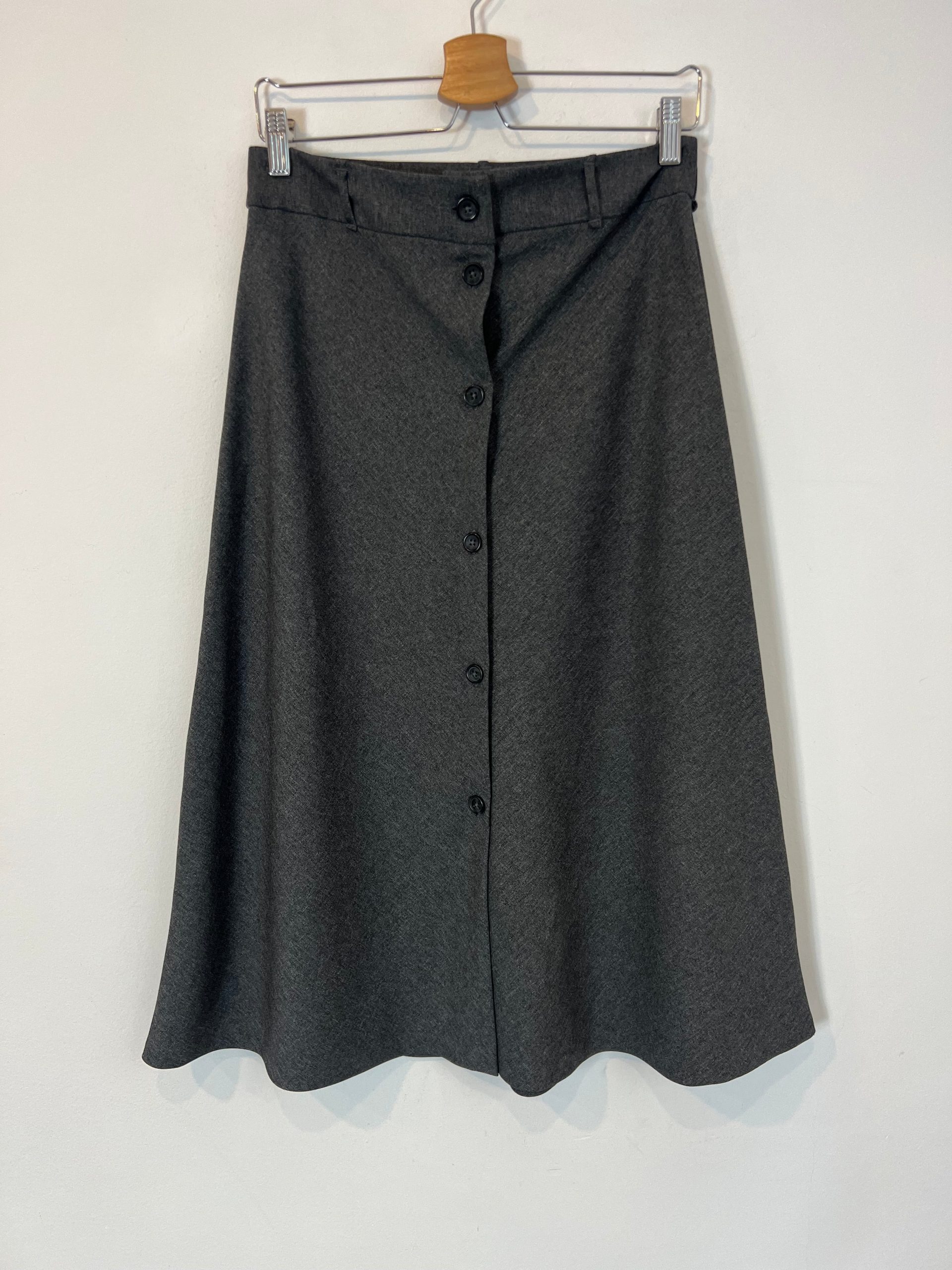 MANGO. Falda midi gris abotonada T.m