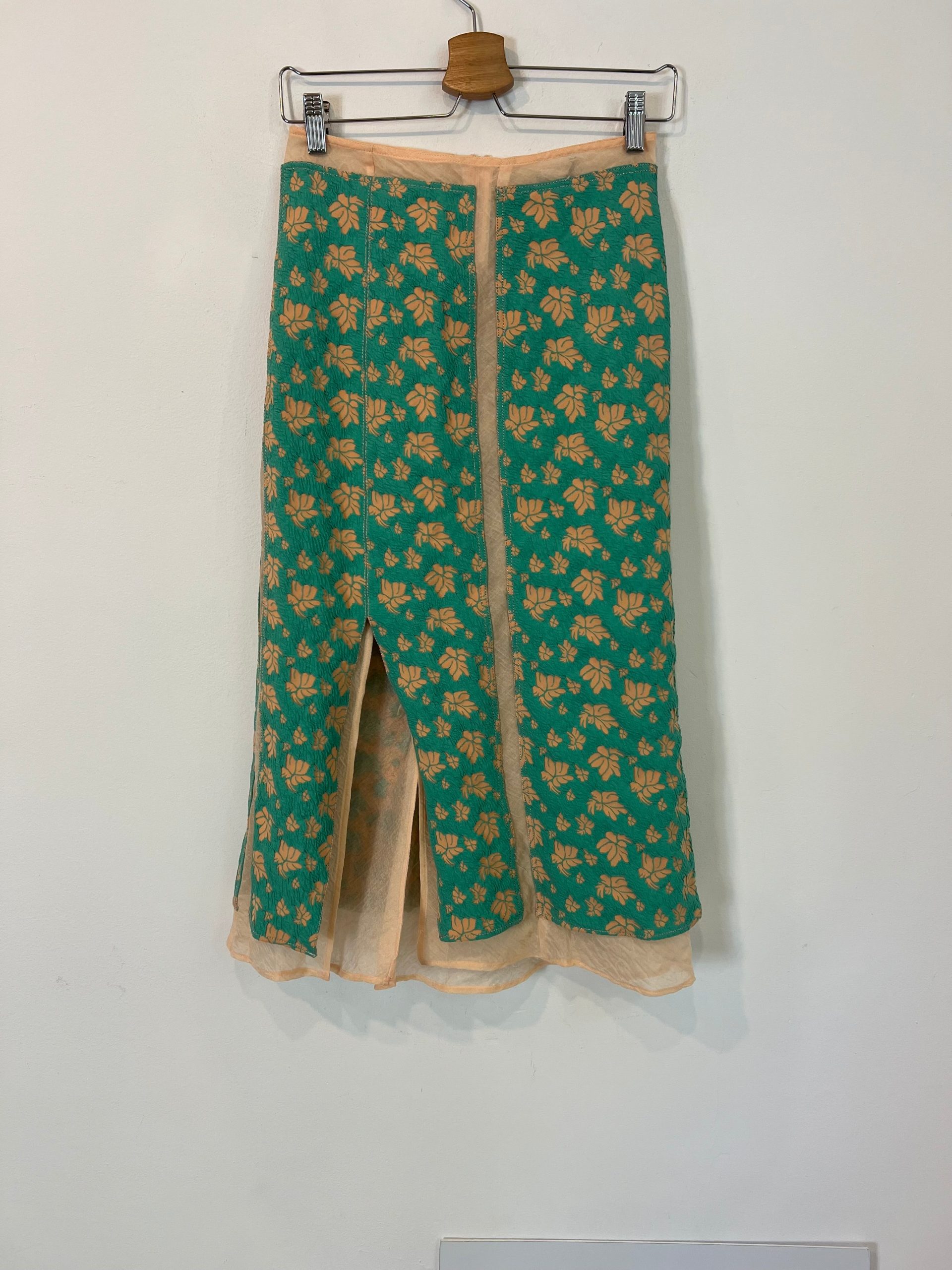 ZARA. falda verde hojas doble textura T.xs