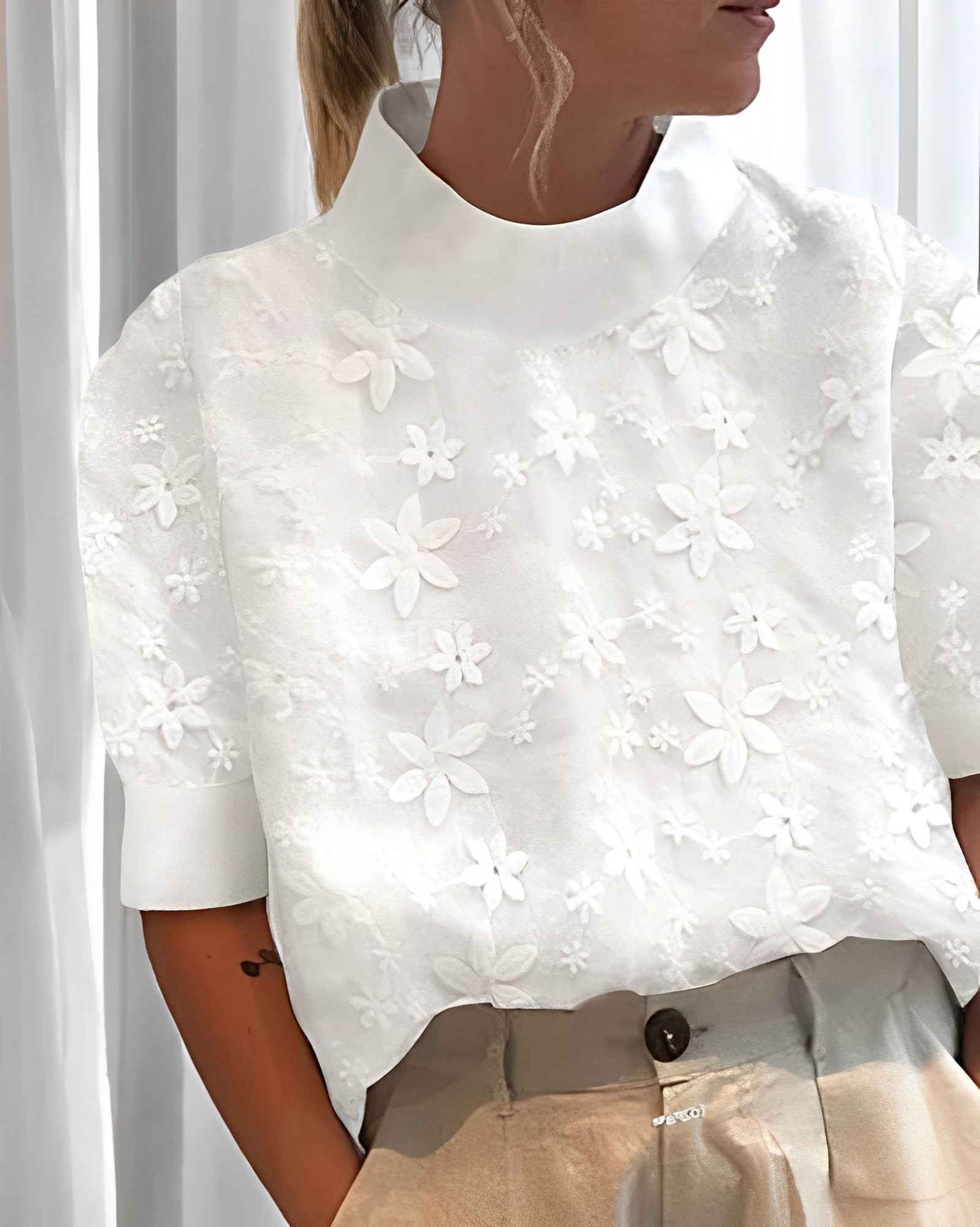 Julia - Elegante blusa bordada con cuello alto para mujeres