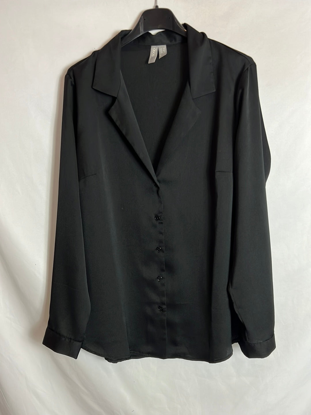 ASOS. Blusa negra fluida. T 38