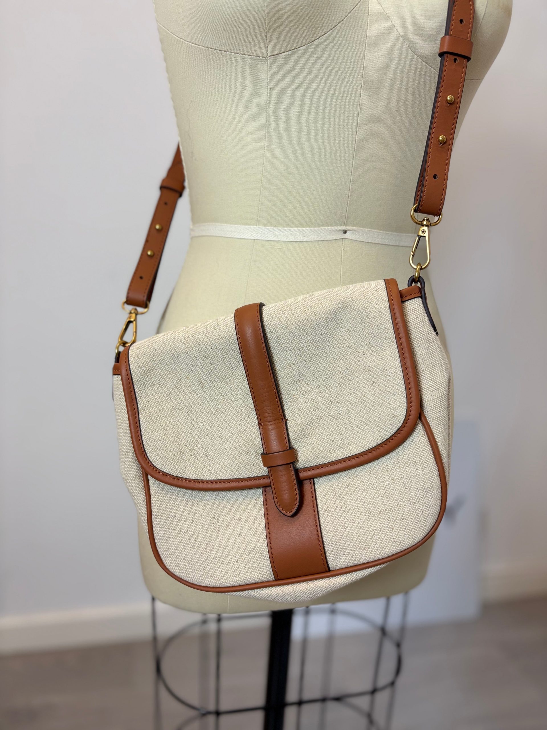 LLOYD´S. Bolso bandolera color crudo