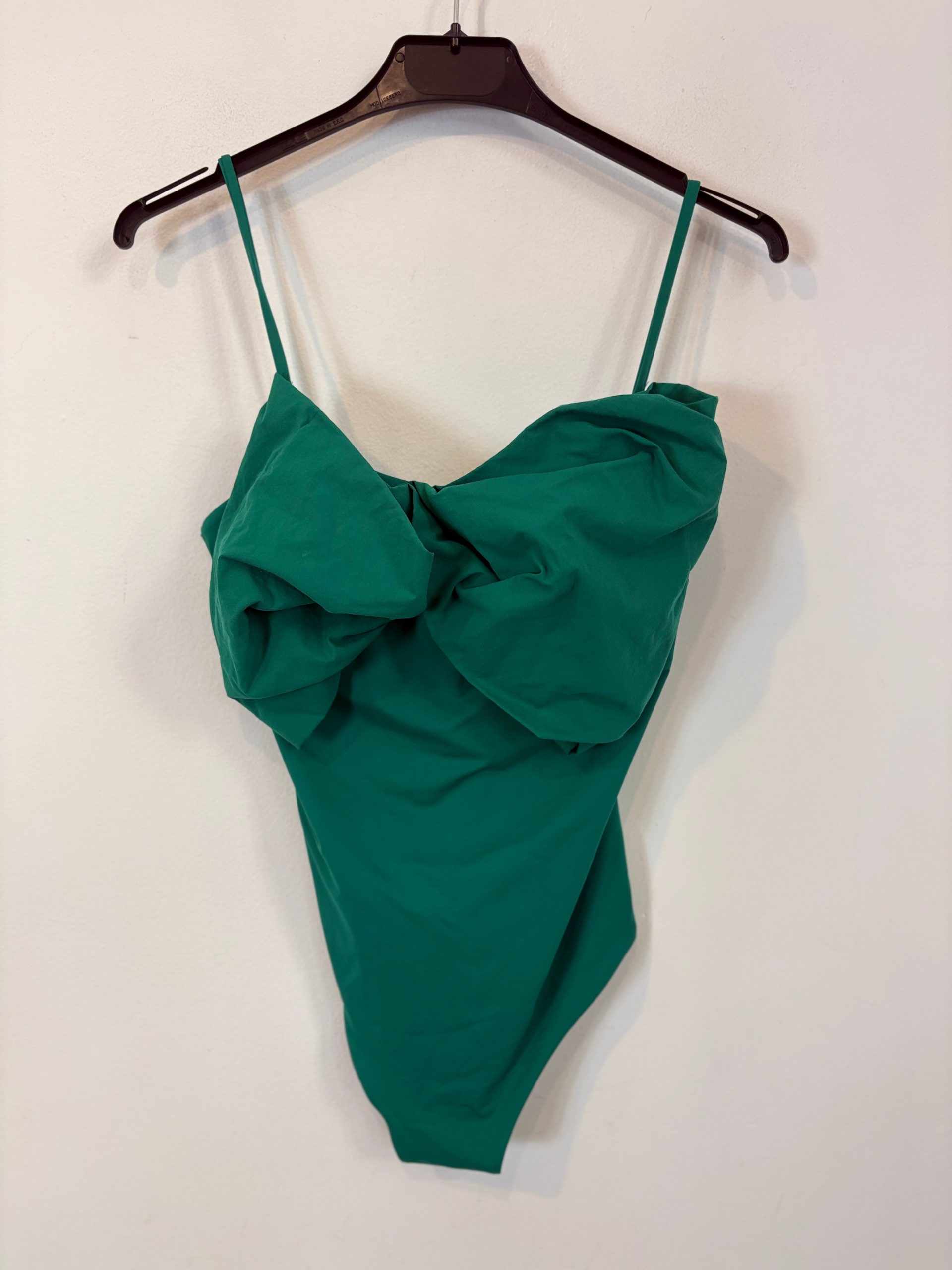 OTRAS. Bañador verde escote volumen. T S