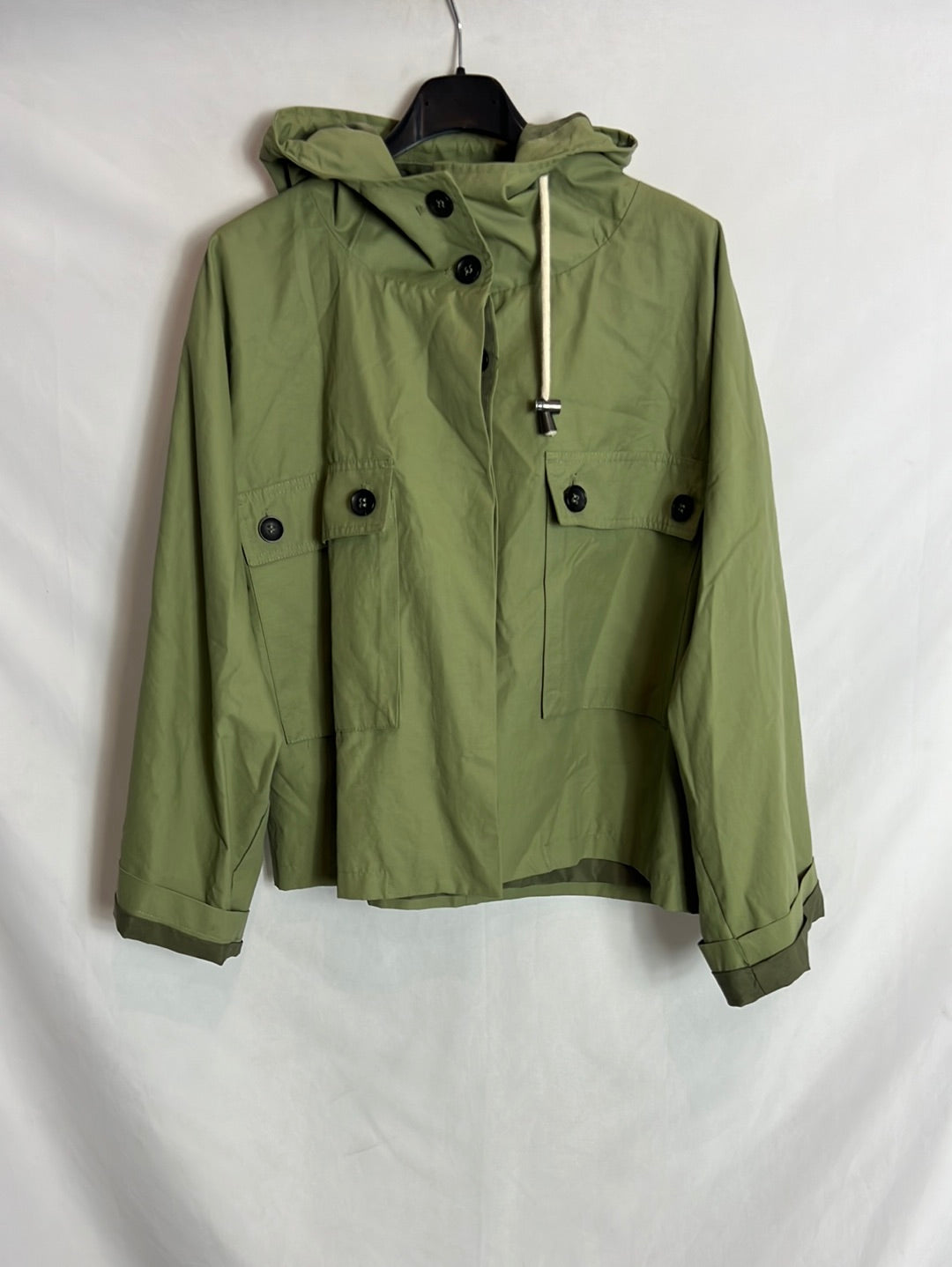 ZARA. Parka verde impermeable T.xs