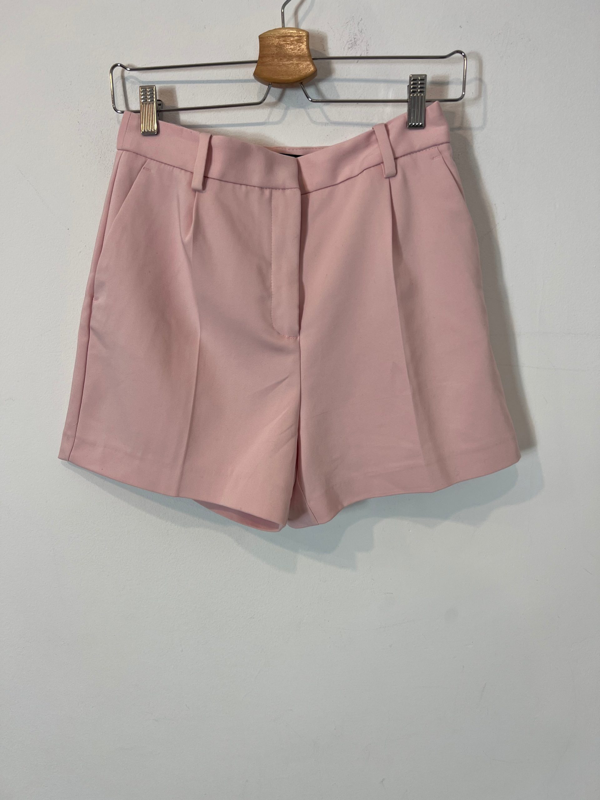 ZARA. Pantalón corto rosa T.s