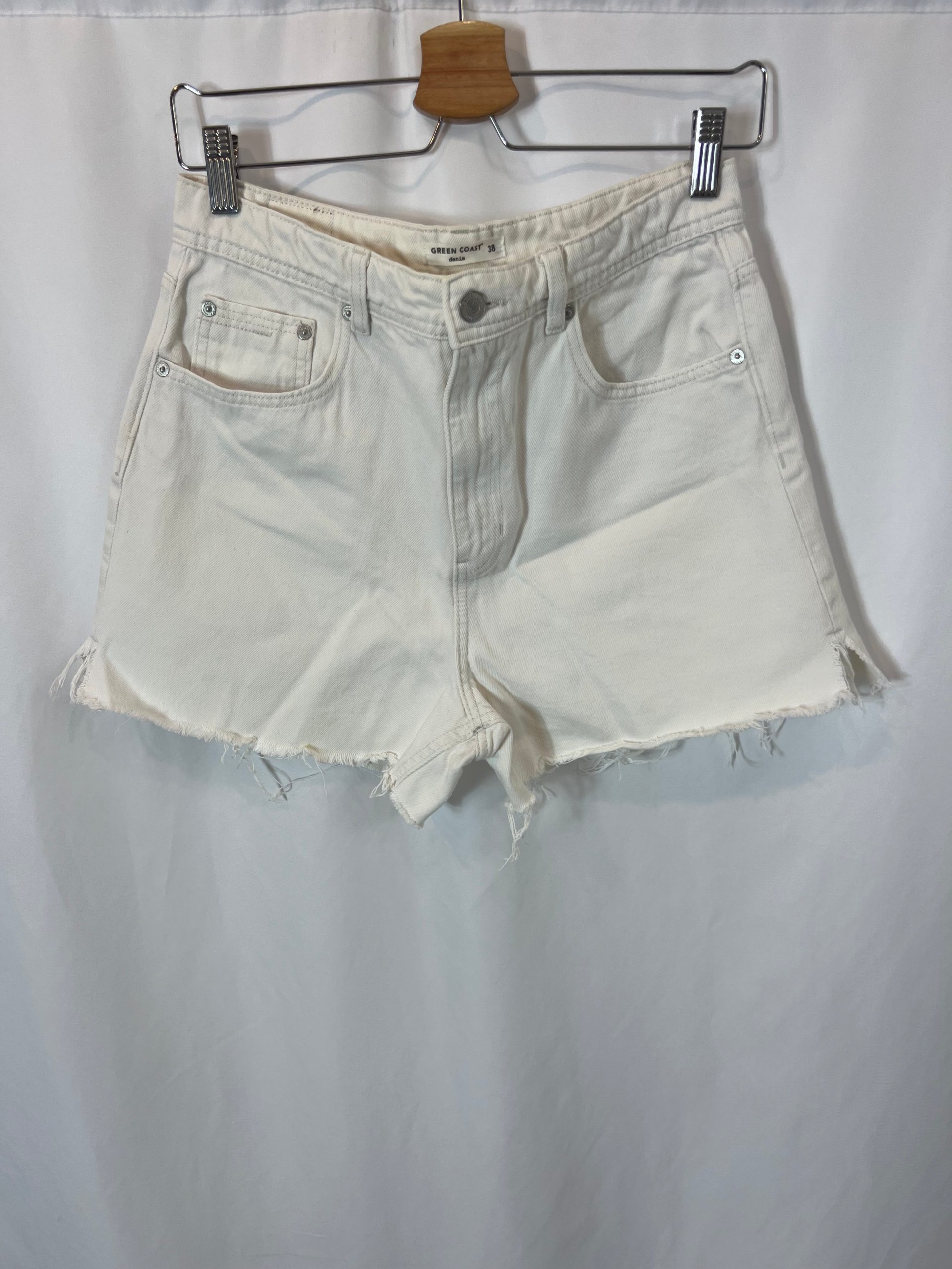 GREEN COAST. Denim short blanco. T 38