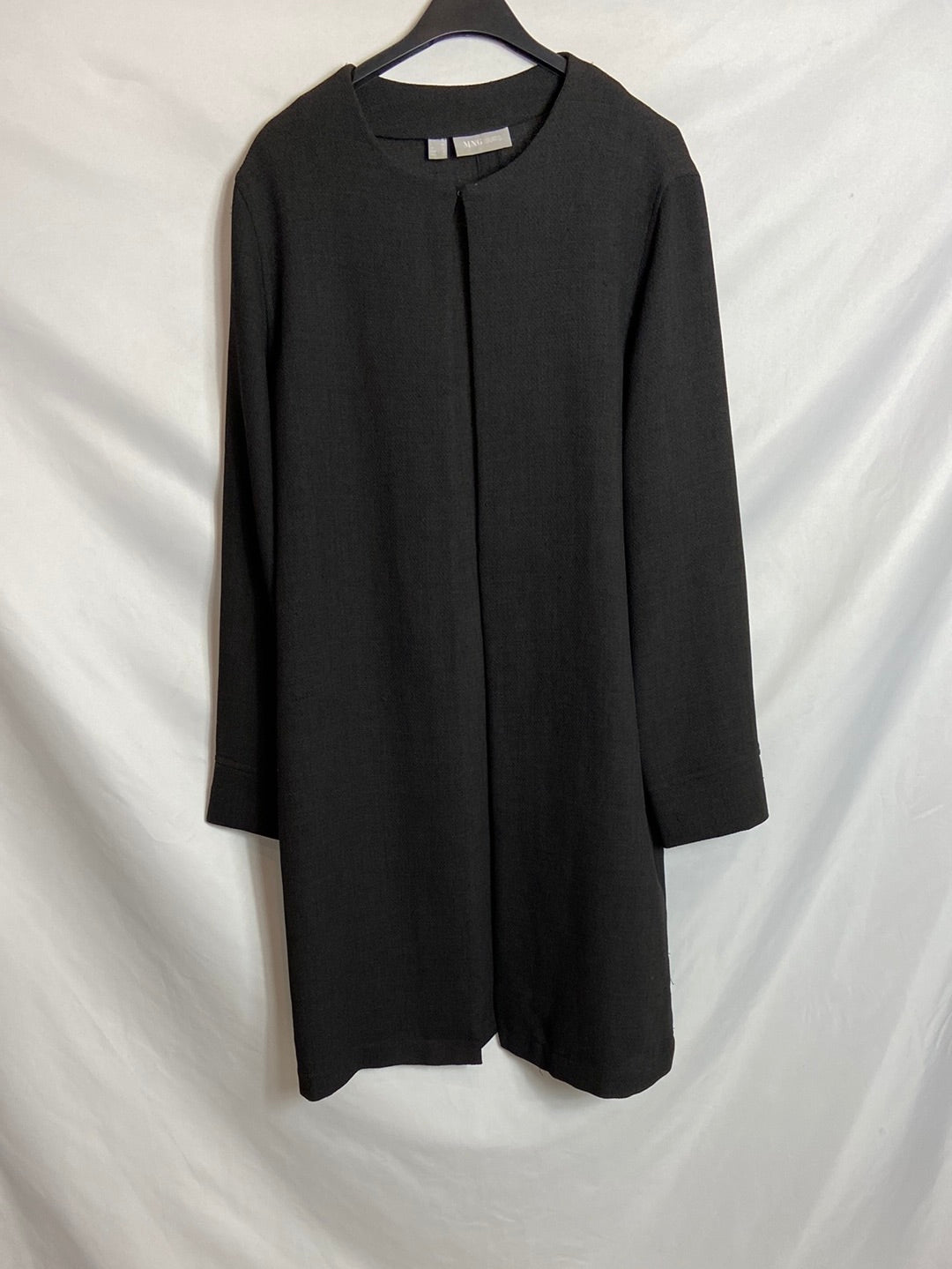 MANGO. Chaqueta fina negra T.42