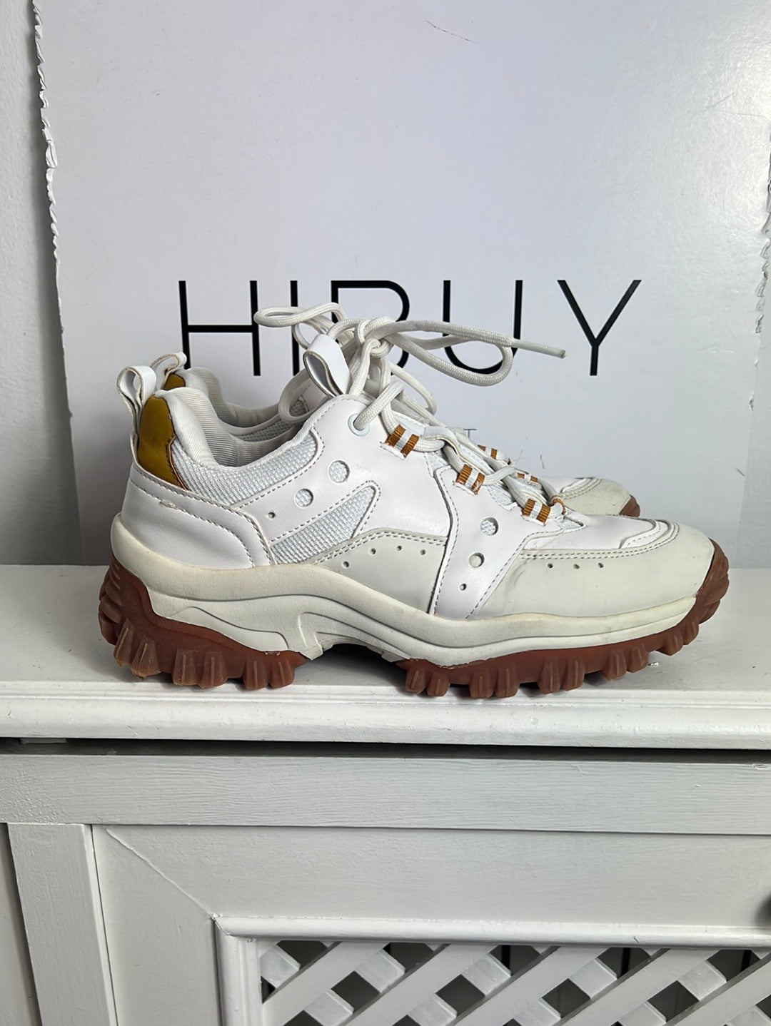 BERSHKA. Zapatillas bicolor suela gruesa. T 37