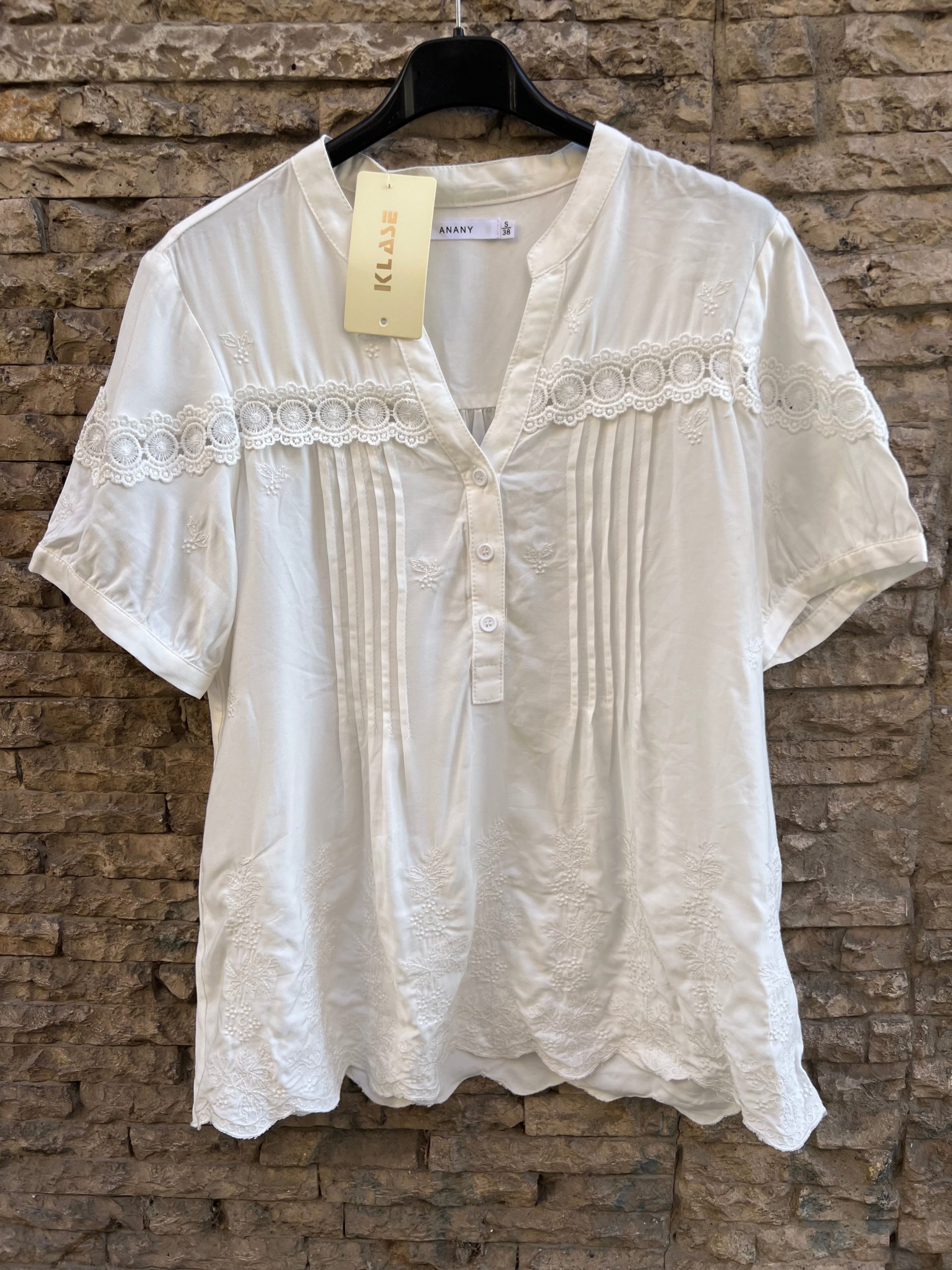 ANANY. Blusa blanca bordados. T S/M