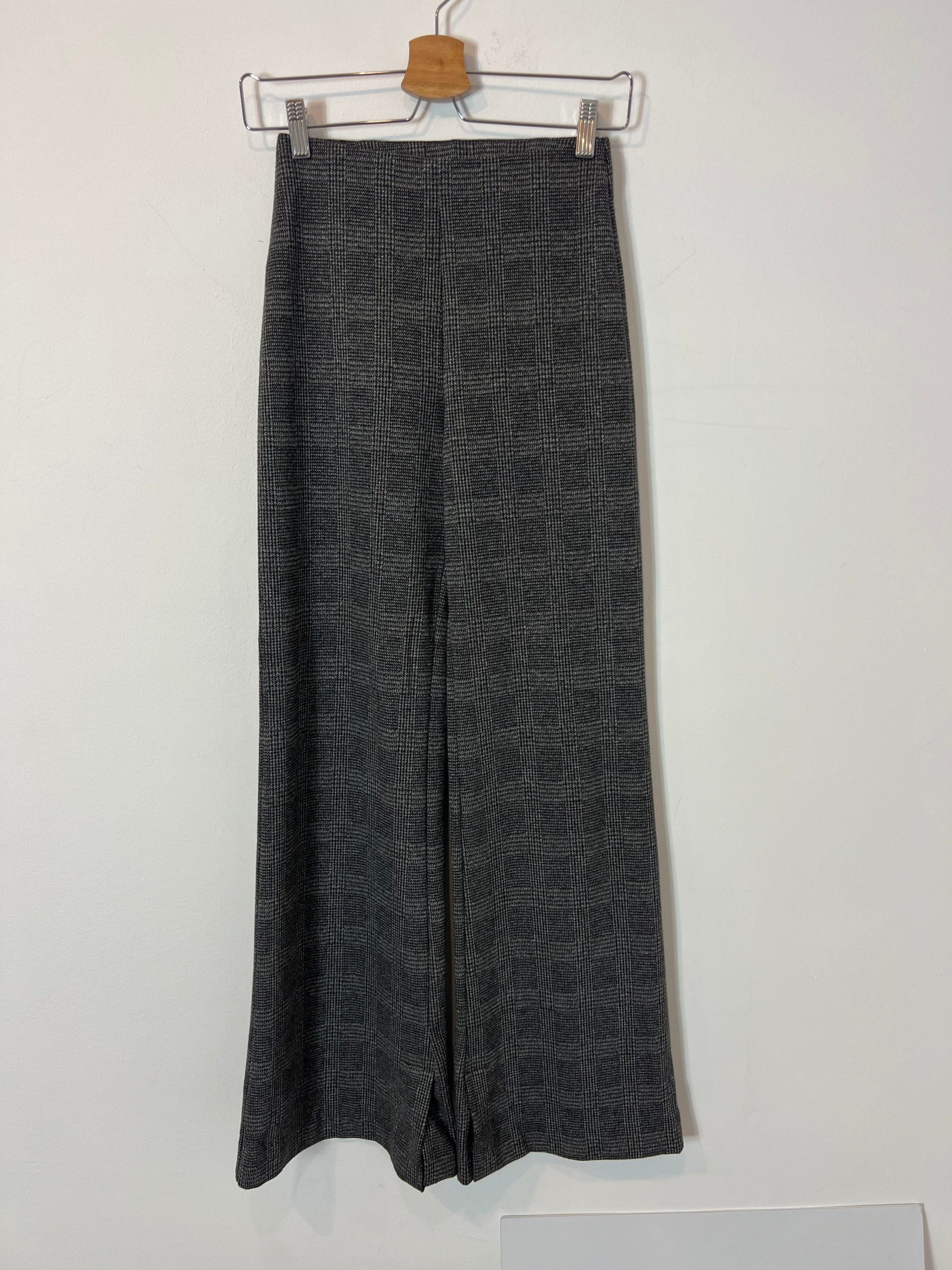 MANGO. Pantalón campana cuadros T.xxs