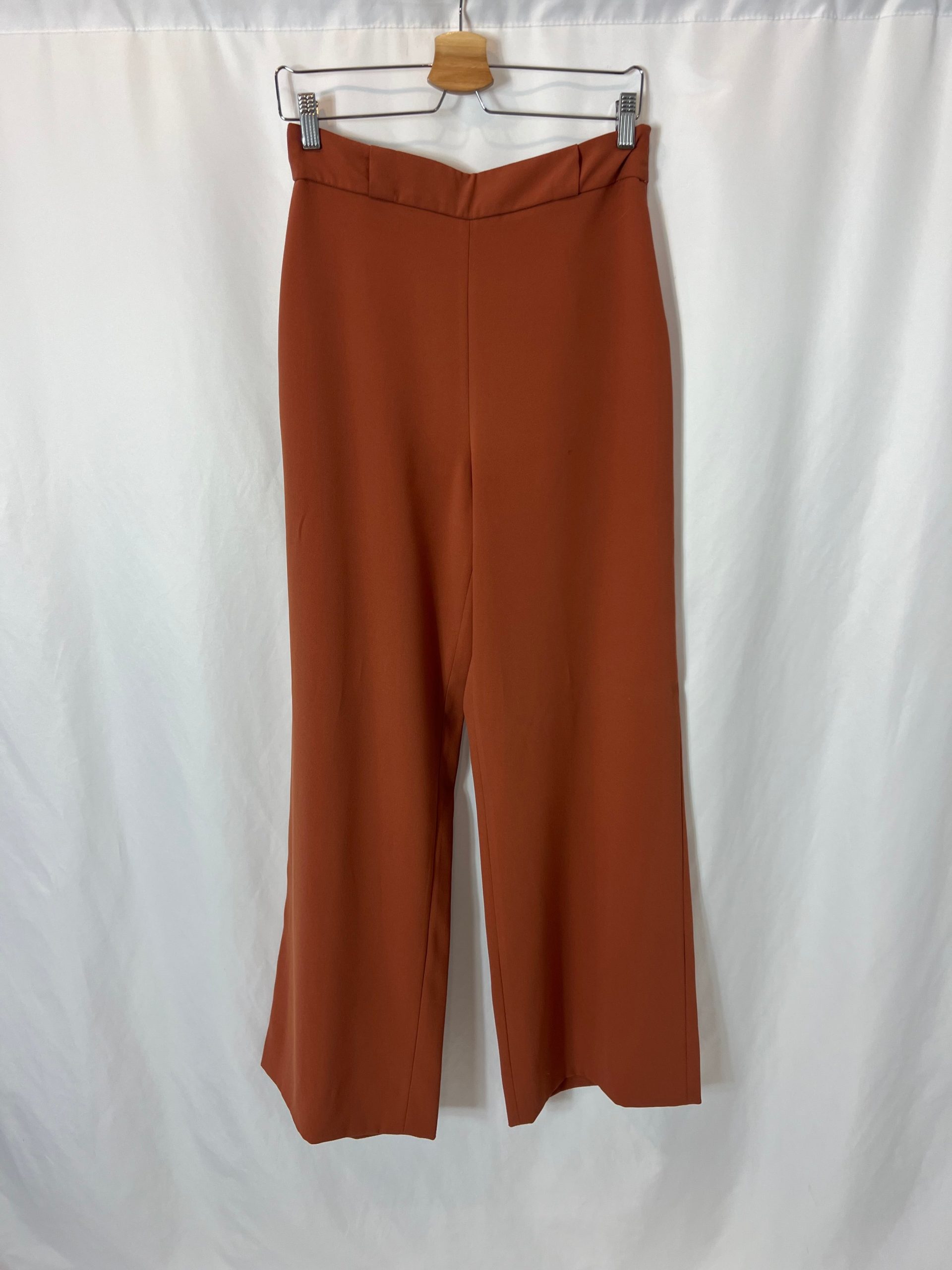 ZARA. Pantalón pata ancha fluido. T M