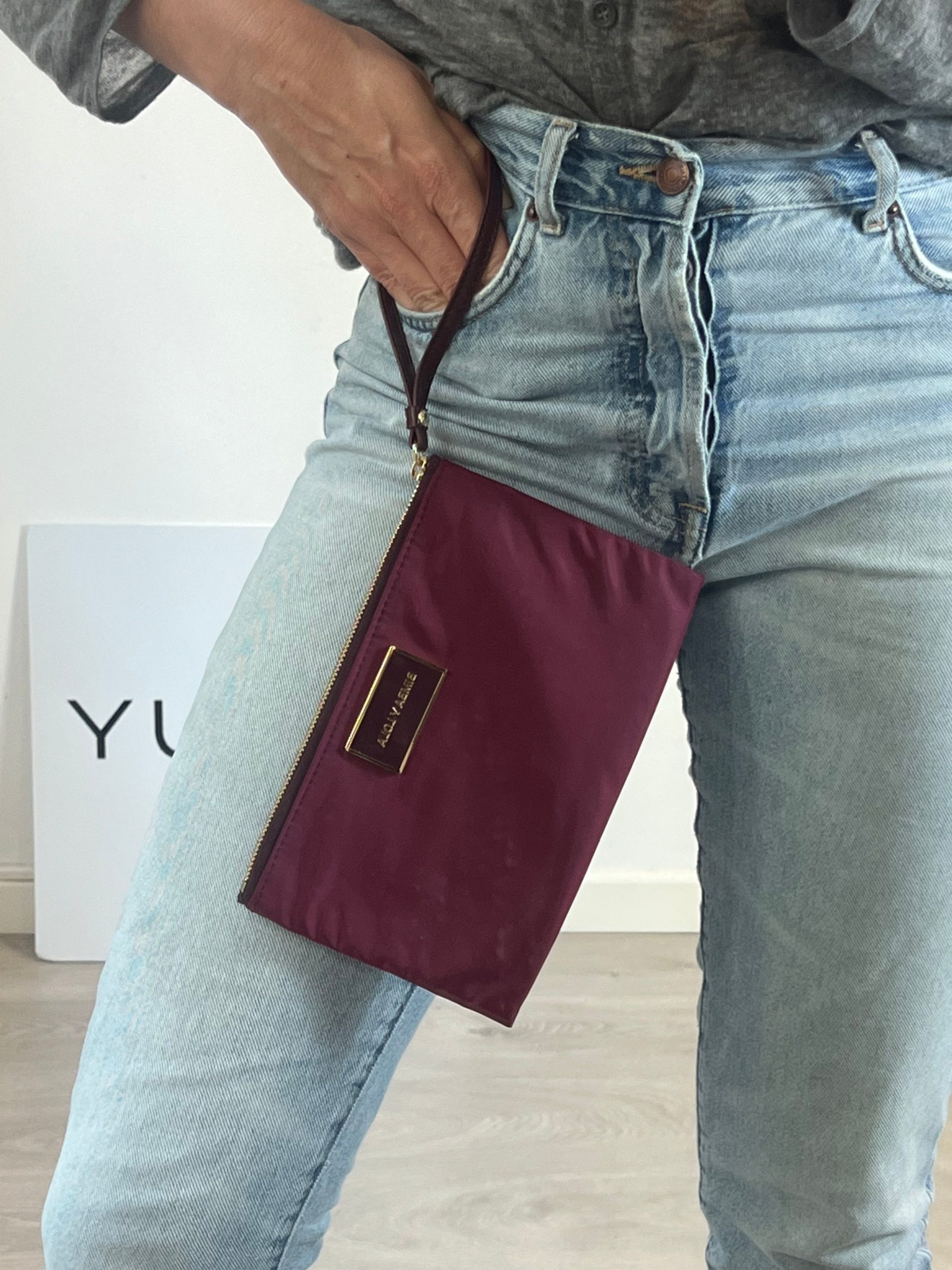 BIMBA Y LOLA. Cartera de mano burdeos