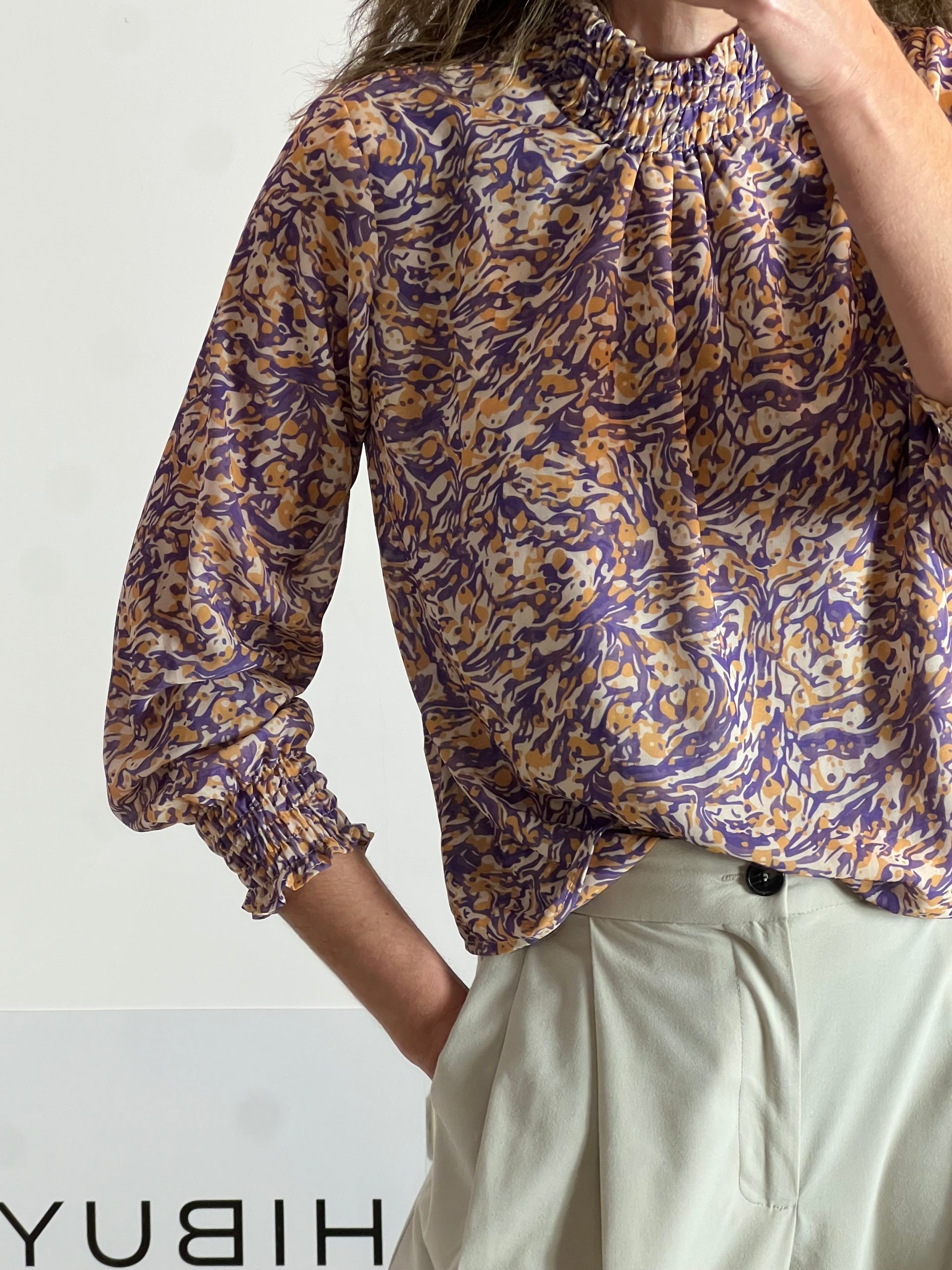 MUSCARI. Blusa beige estampado T.s