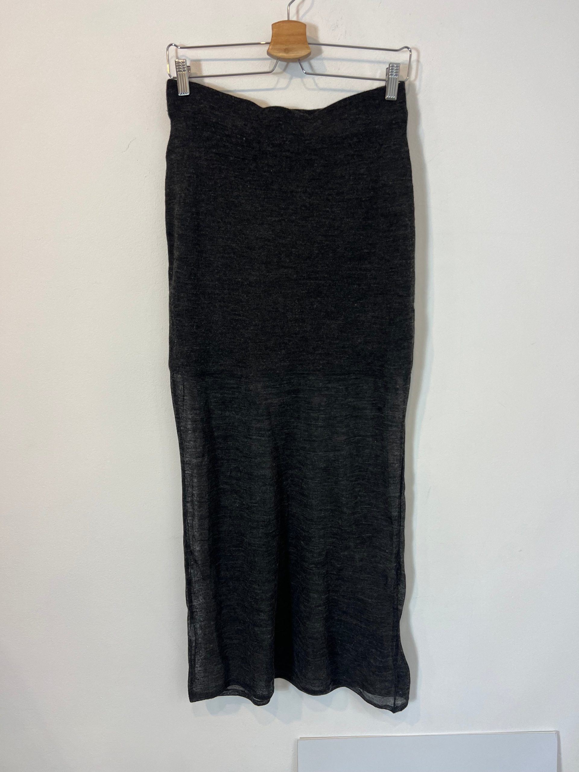 ZARA. Falda midi punto gris marengo. T M