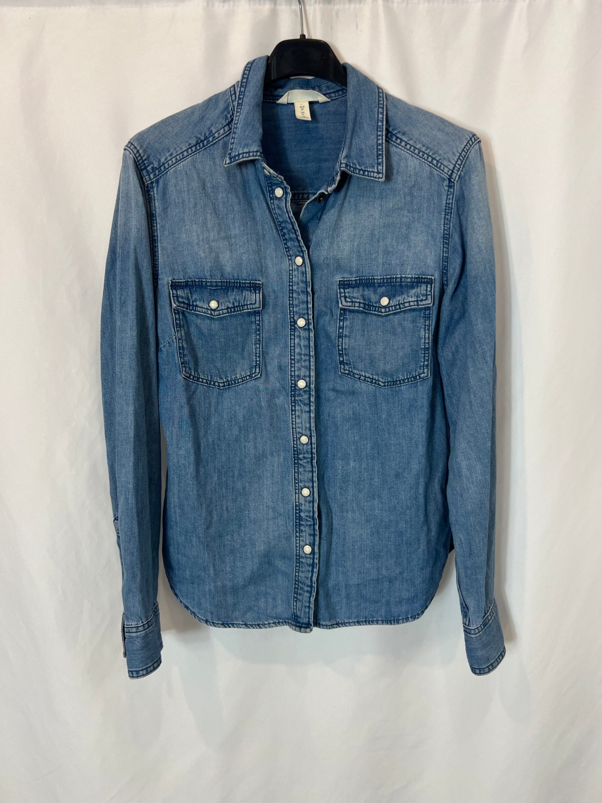 H&M. Camisa denim fluida T.36
