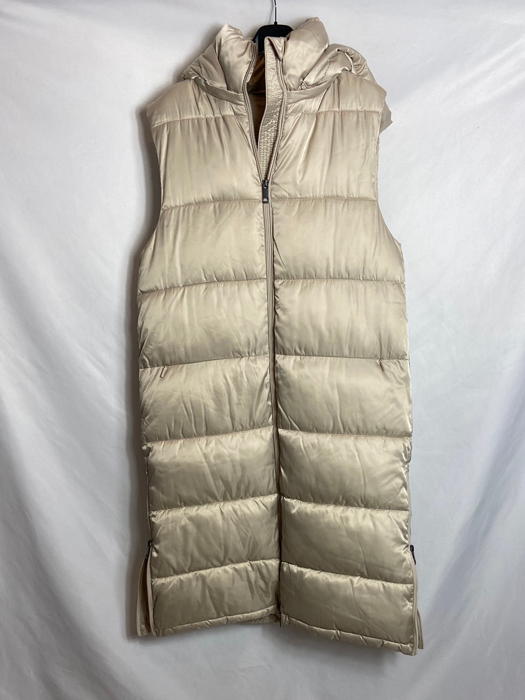 MASSIMO DUTTI. Chaleco largo beige satinado T.S