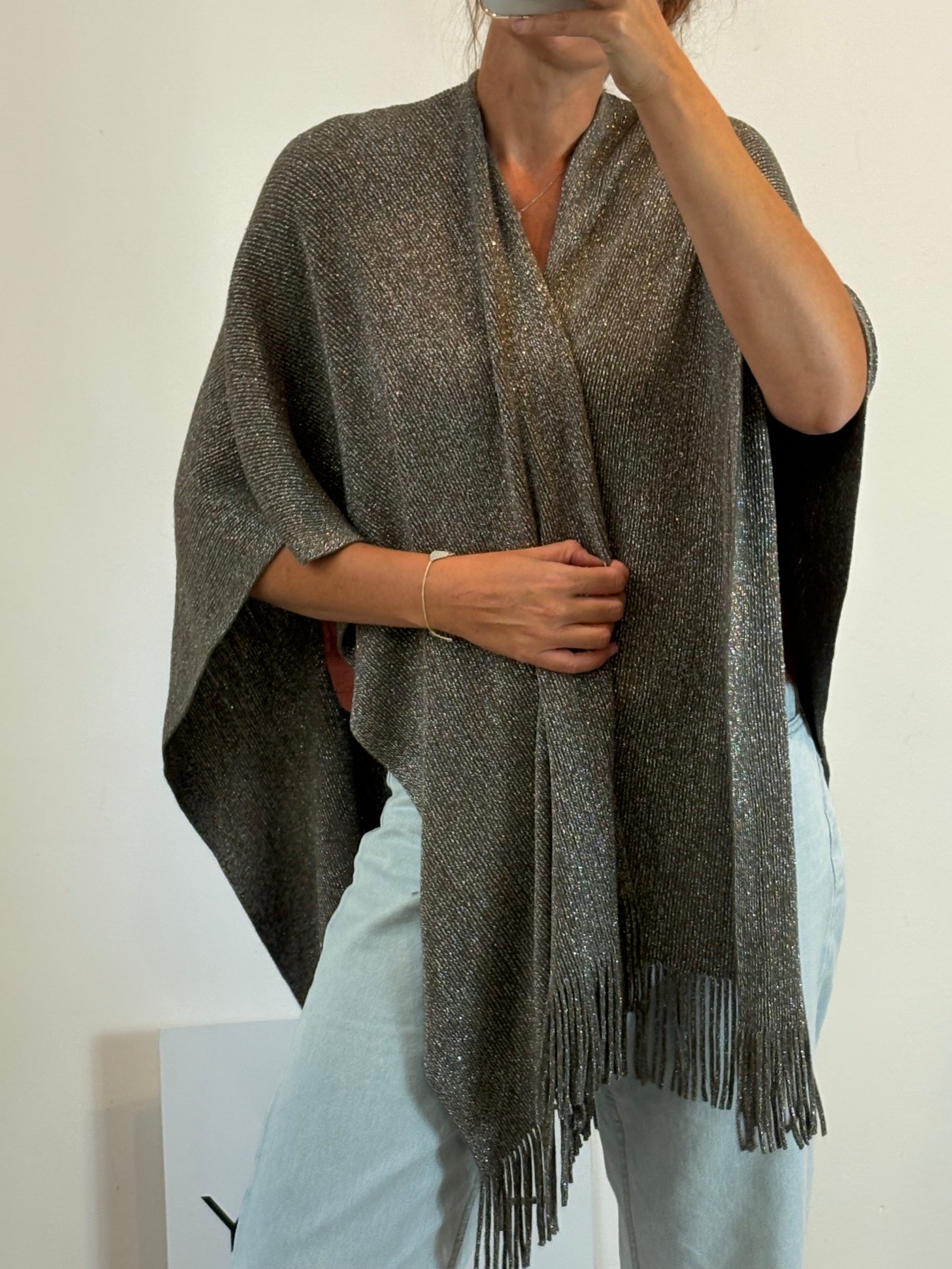 MARKS&SPENCER. Poncho punto gris hilos