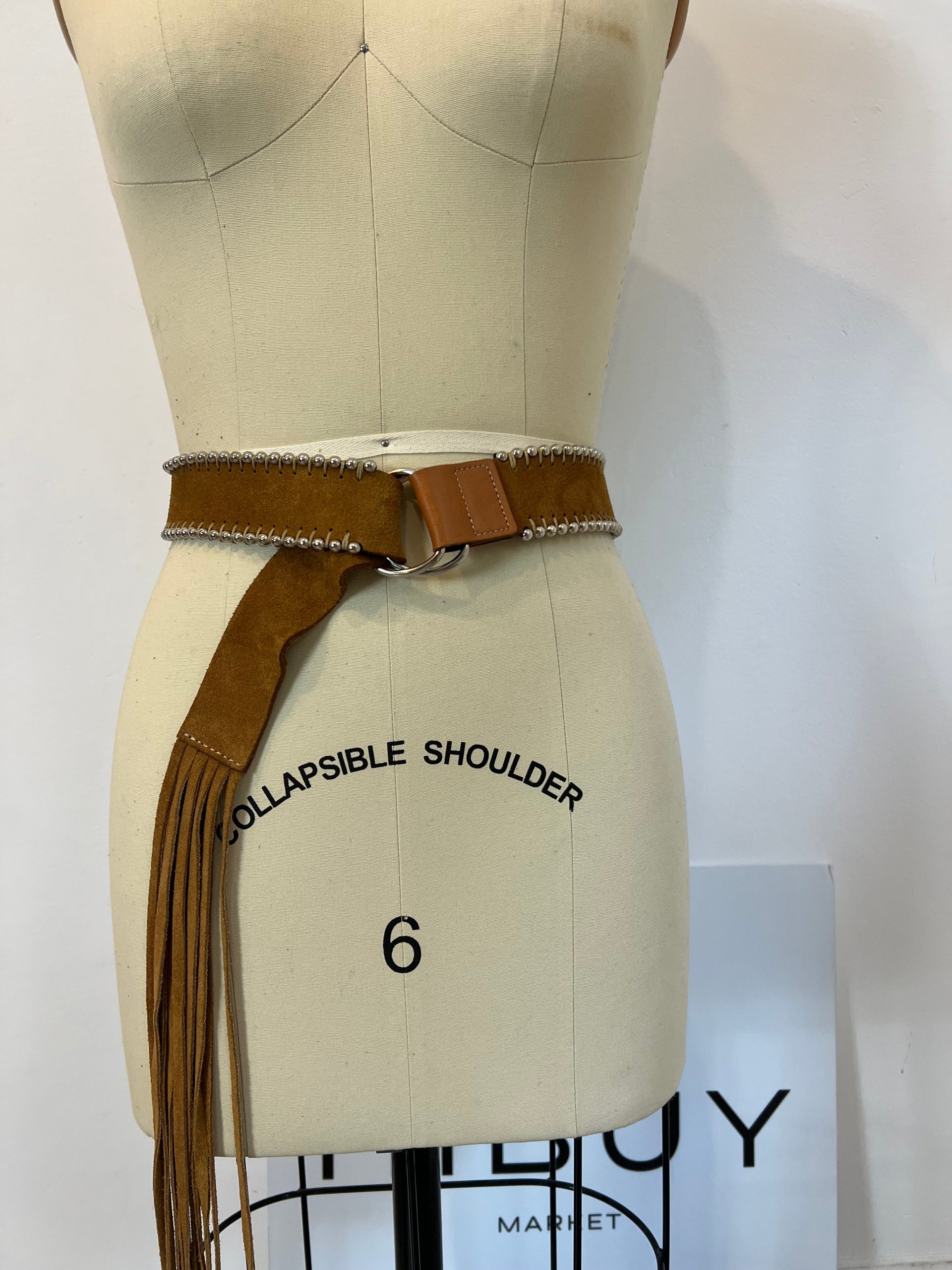 IRO. Cinturón piel flecos