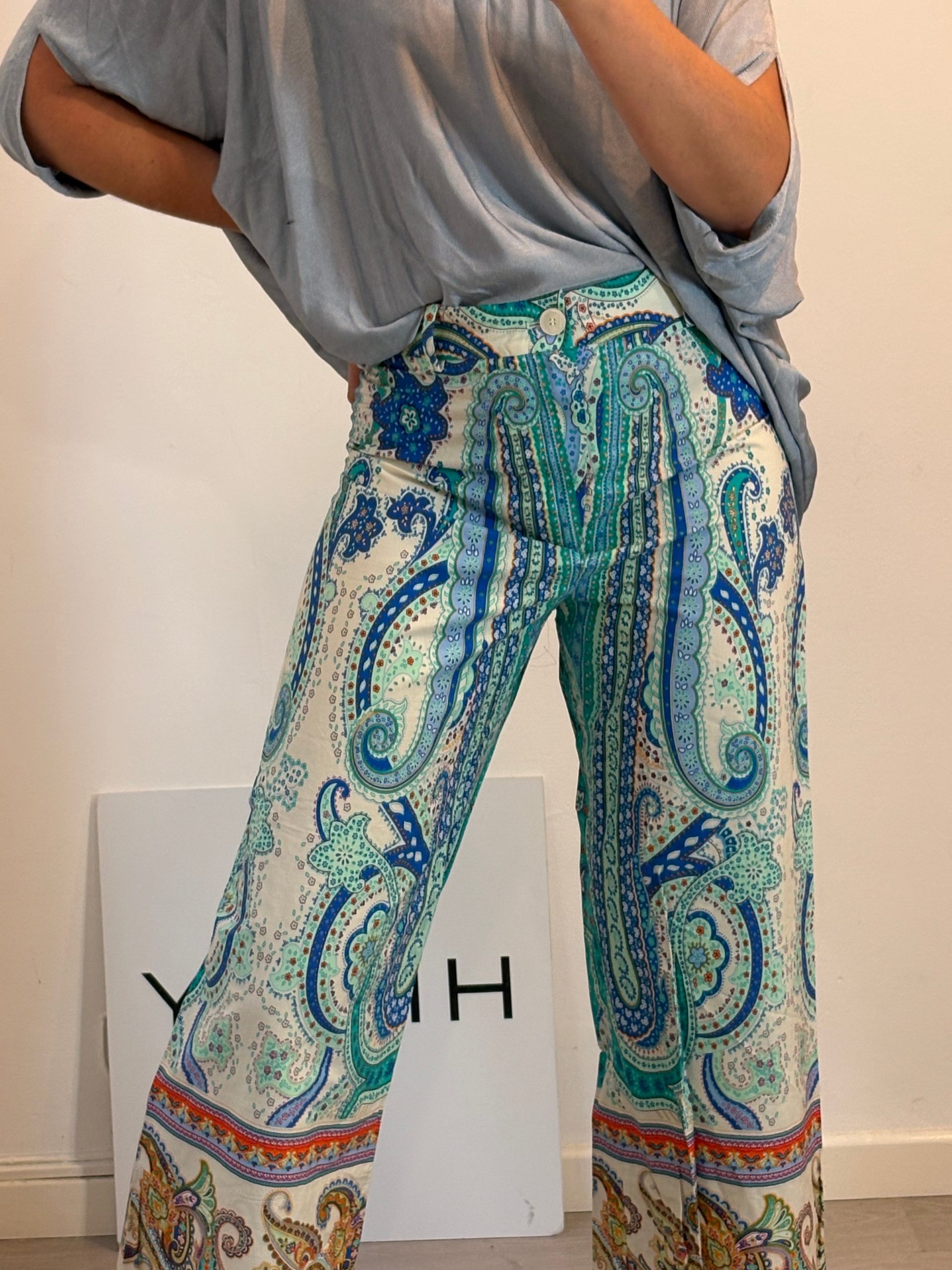 ZARA. Pantalón culotte estampado T.l