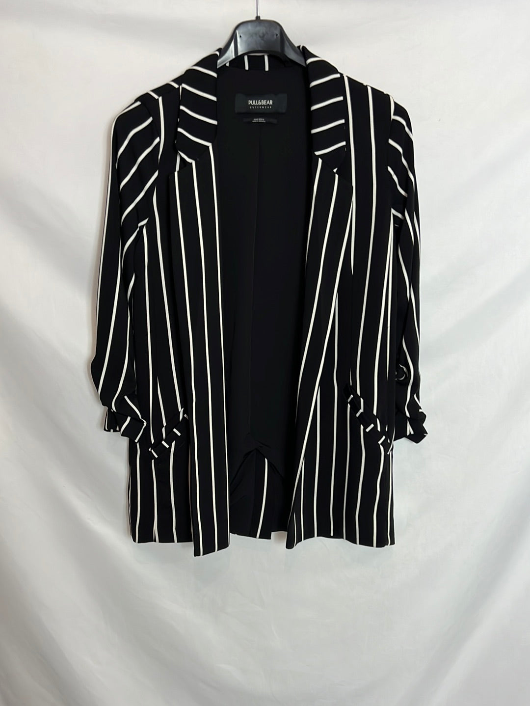 PULL&BEAR. Blazer negra rayas . T S