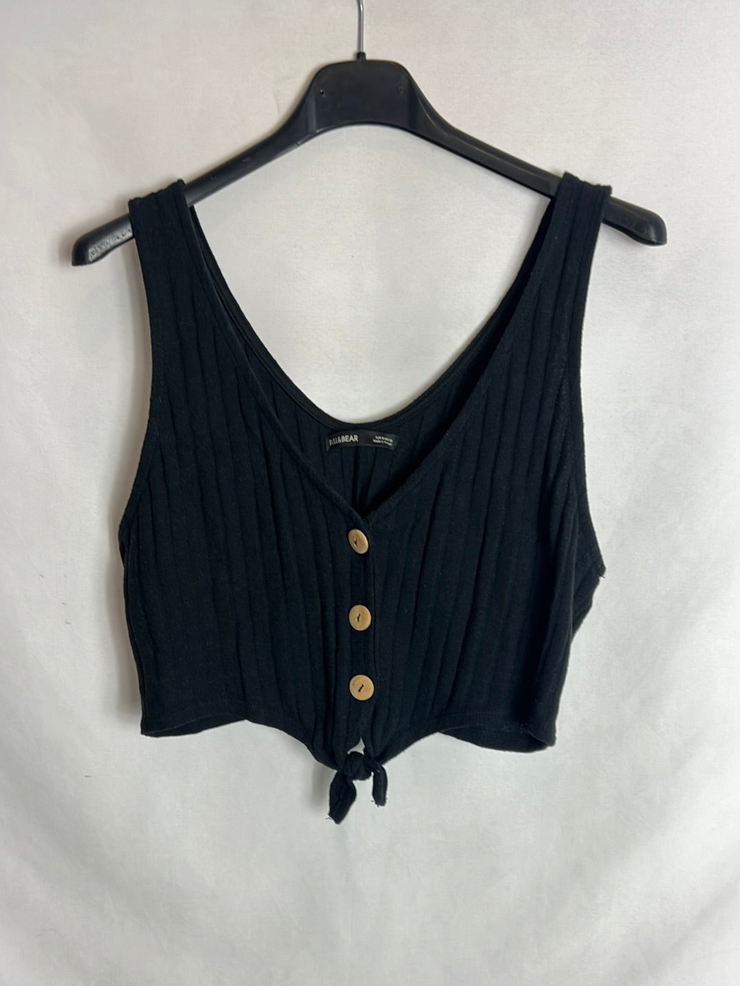 PULL&BEAR . Crop top canale botones. T M