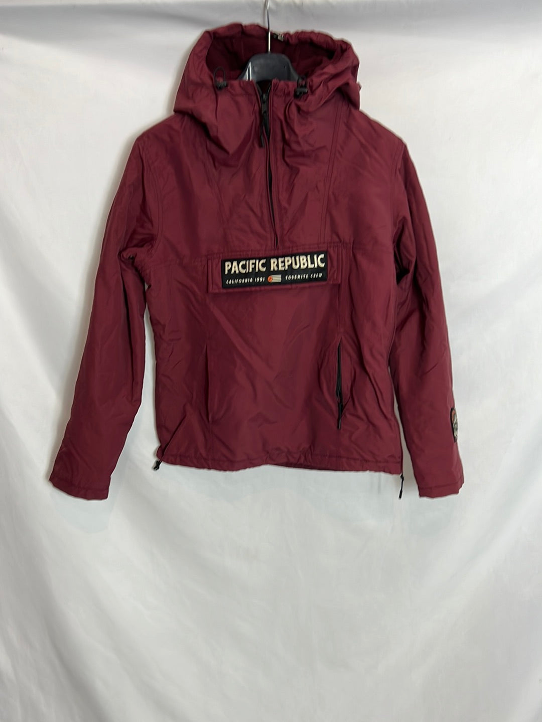 PULL&BEAR. Abrigo acolchado burdeos. T S(Tara)