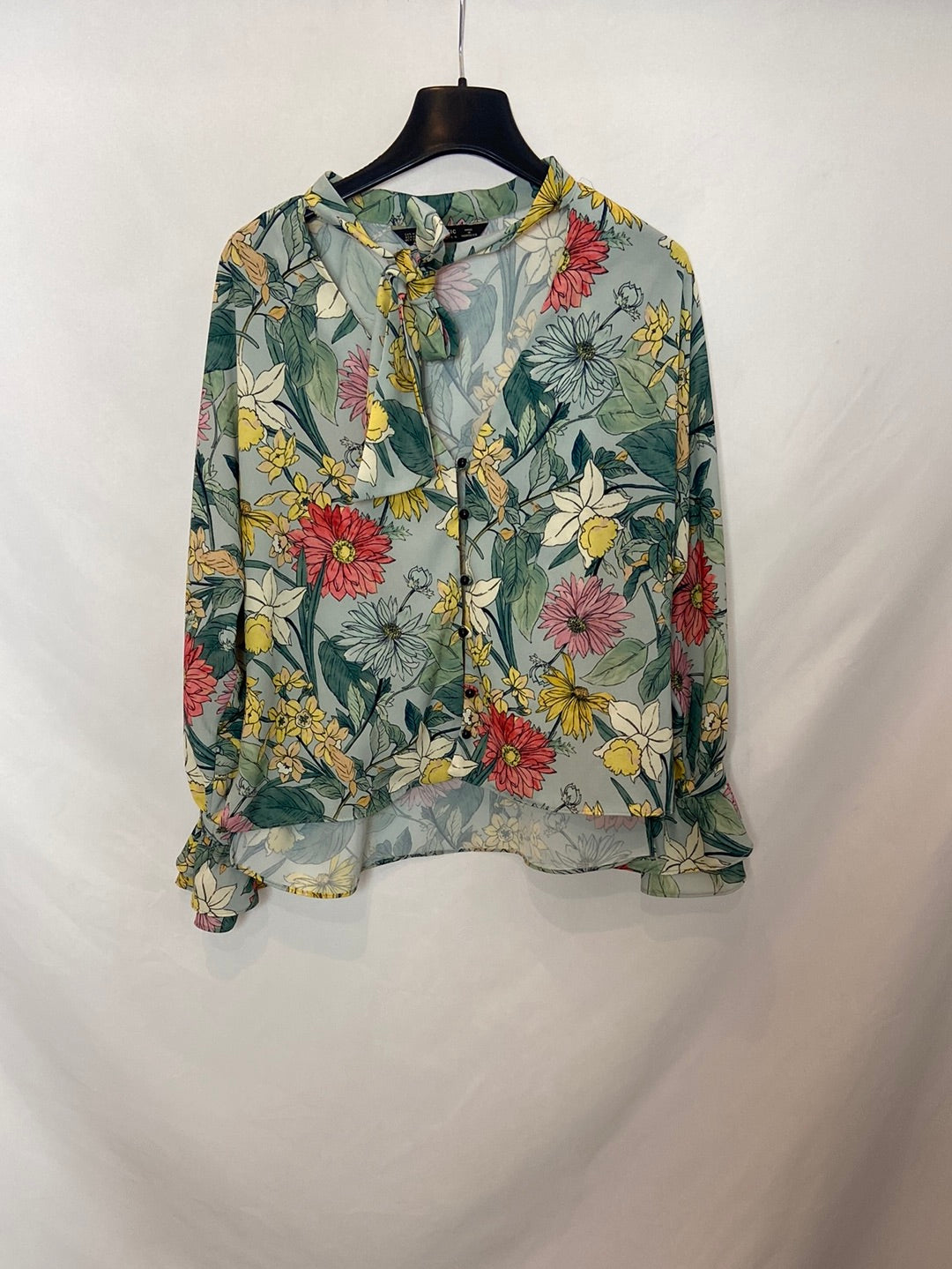 ZARA. Blusa flores lazada T.M